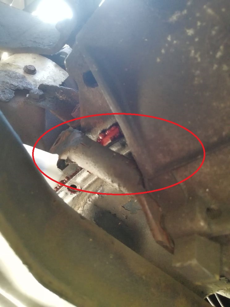 Снять укосину — Nissan Almera Tino