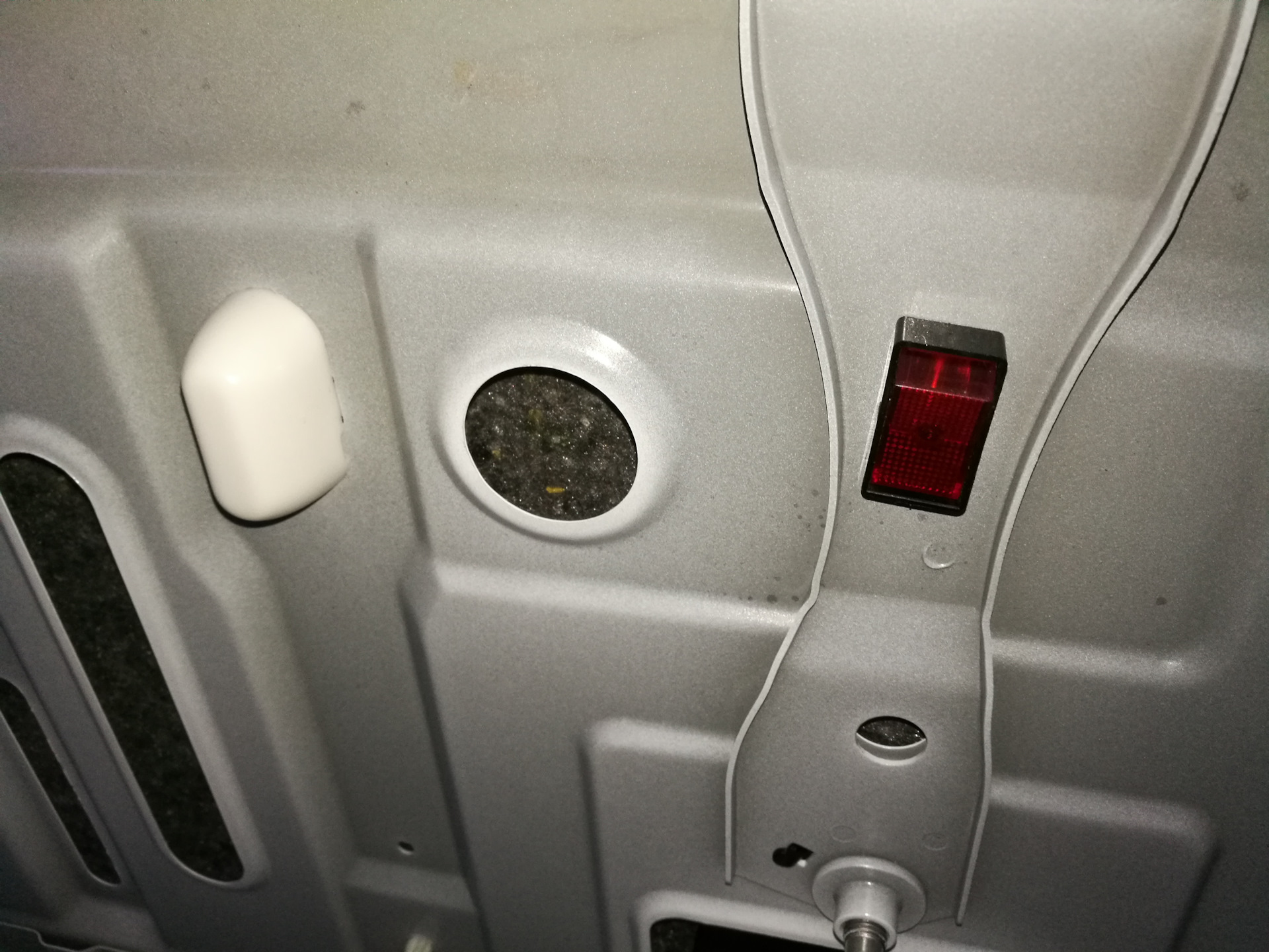 выключатель освещения багажника. выключатель освещения багажника. матиз с подсветкой. плафон багажника ваз 2103-2107. выключатель освещения салона 96175901.