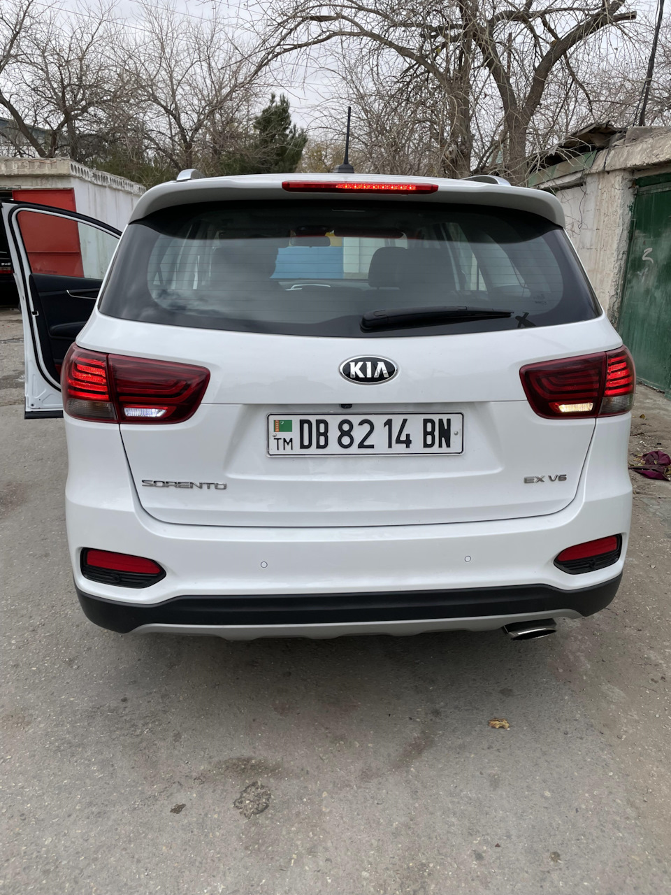 1) LED на задний ход — KIA Sorento (3G), 3,3 л, 2019 года | электроника |  DRIVE2