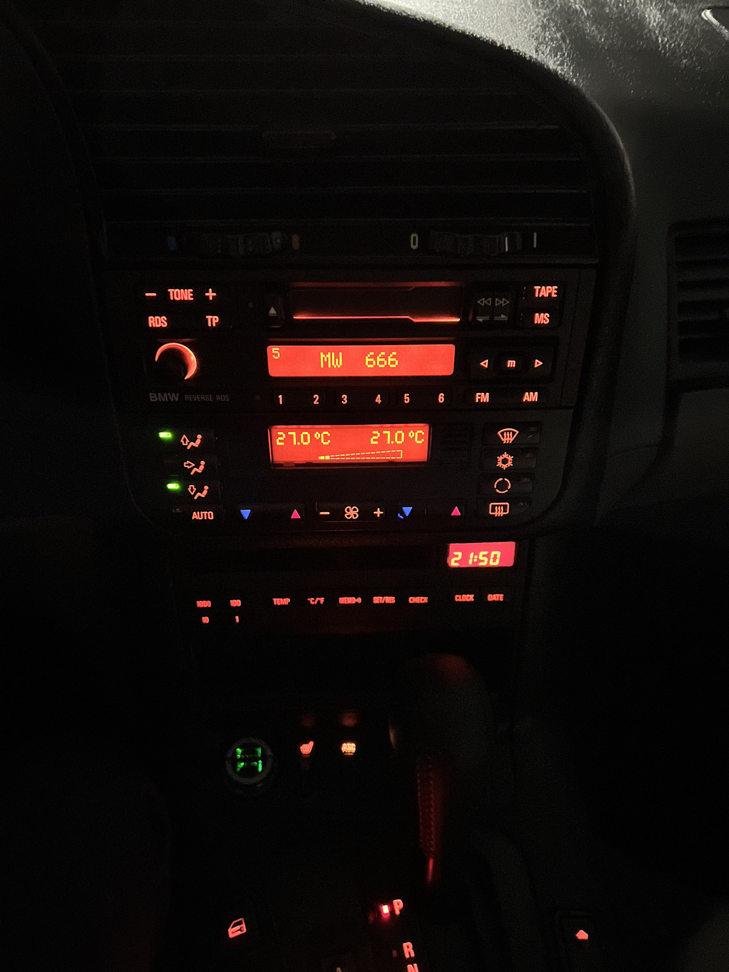 Вставка магнитолы bmw e39. Bmw e39 магнитола 2 din. 2din в бмв е34. Bmw e39 головное устройство. 2 din магнитола bmw e90.
