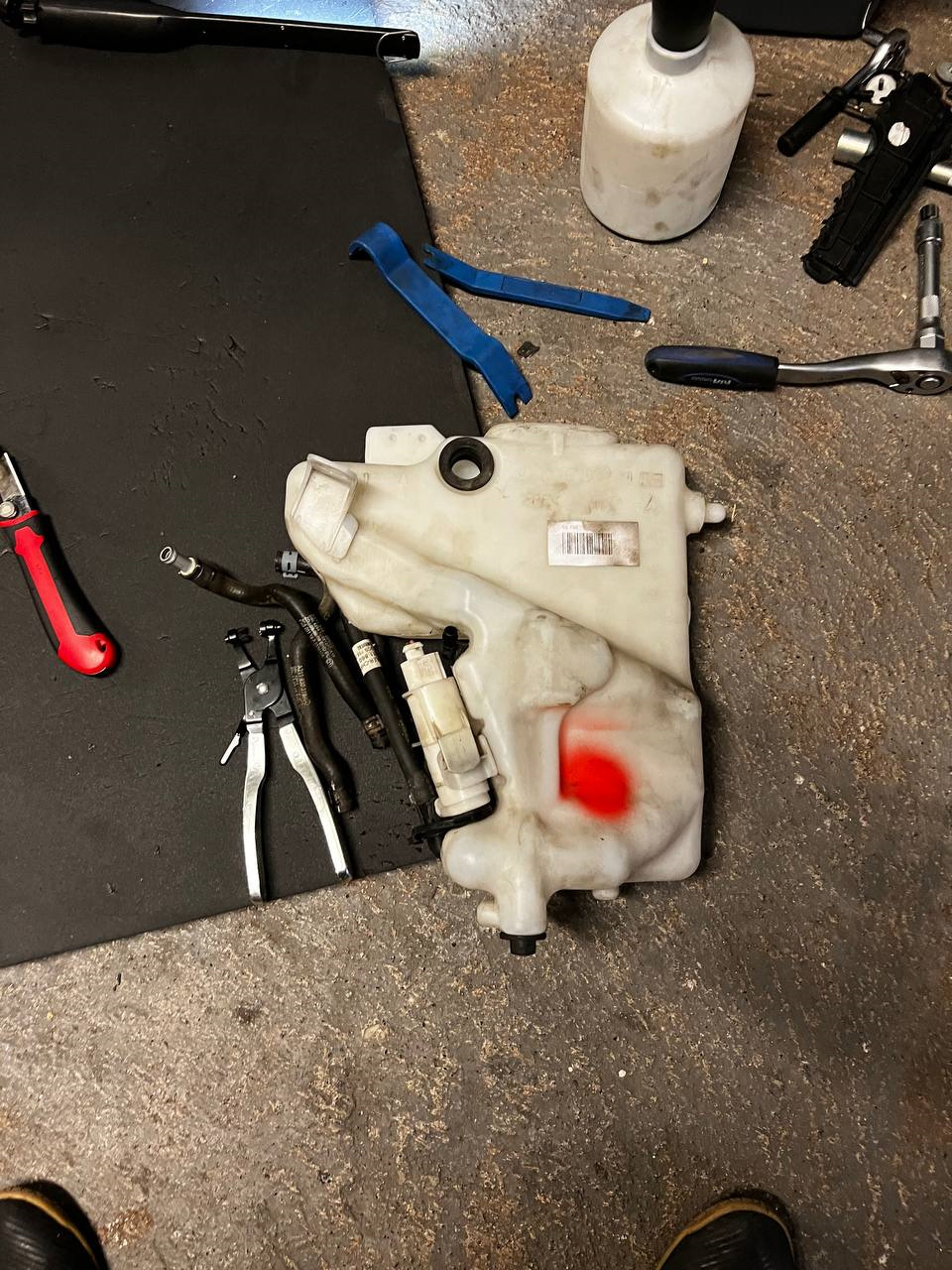 Подогрев омывателя стекла. Опция 875 — Mercedes-Benz CLS (W219), 3,5 л ...