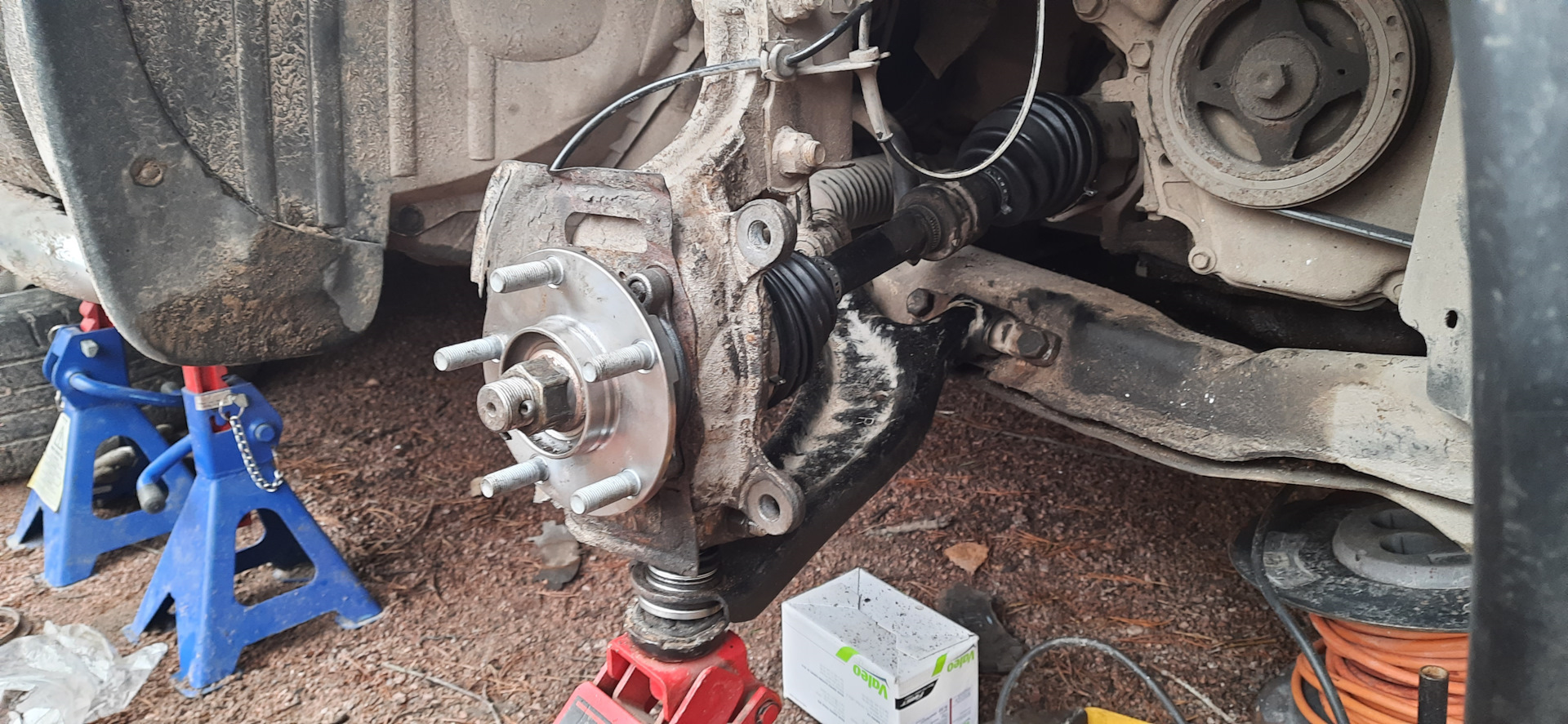 Ступица, шаровая, пыльники приводов, колодки — Nissan Qashqai (1G), 2 л ...