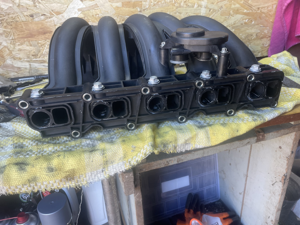 Заглушил коллектор, всё равно масло из под него гонит !Что может быть ...