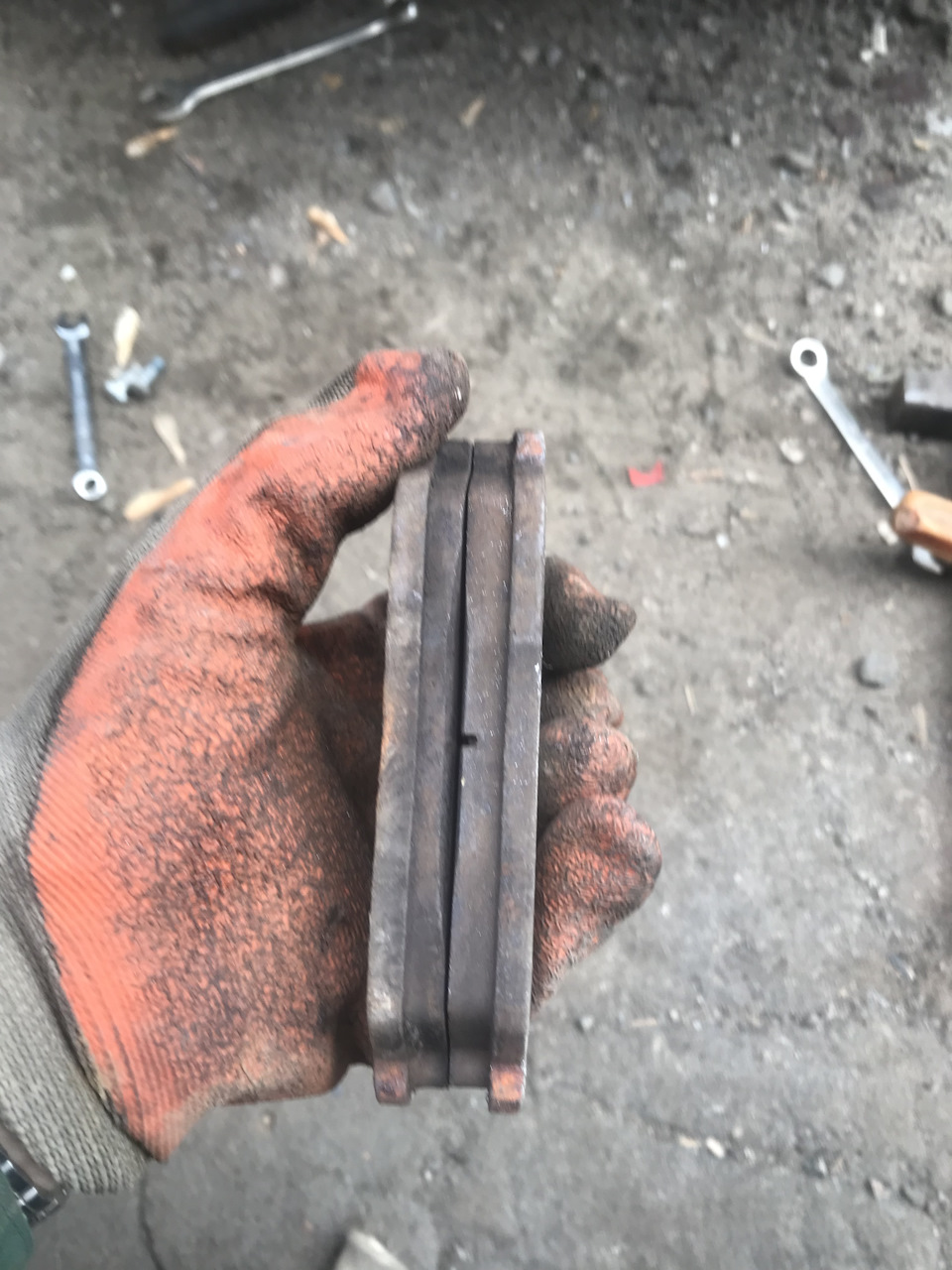 Замена передних тормозных колодок — ГАЗ Газель, 2,4 л, 2004 года ...