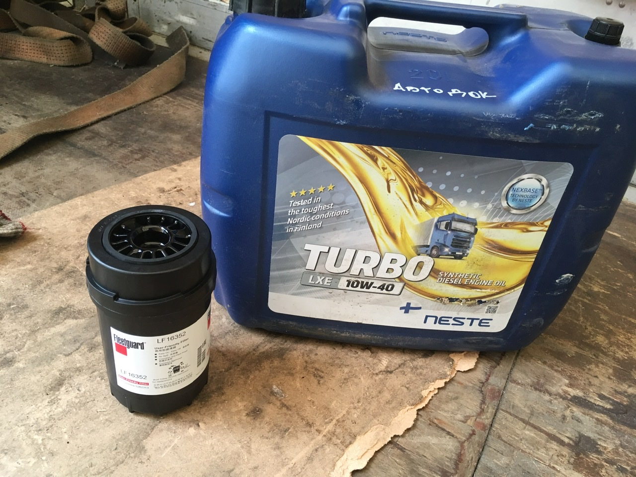 Промывочное масло 3 литра. Масло гидравлическое oilright вмгз 20 л 2631. Декстрон. Масло в маза. Масло моторное лукойл дизель м-10г2к (20 л.