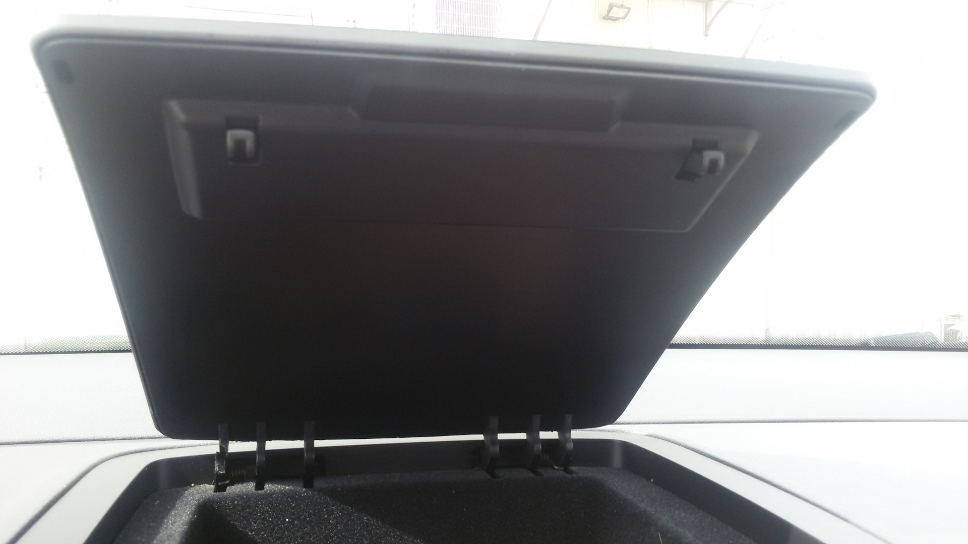 Как снять бардачок туран Сломалась пружинка бардачка - Volkswagen Touran (1G), 1,4 л, 2011 года поломка D