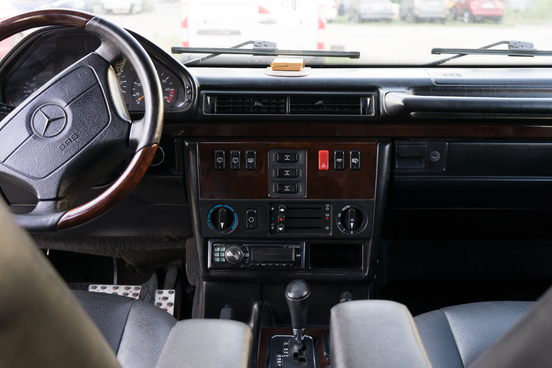 Планшет гелика. Mercedes g class 1996. Mercedes Benz g class 1993. Mercedes Benz g class 1995 салон. Mercedes Benz g class 1996 салон.