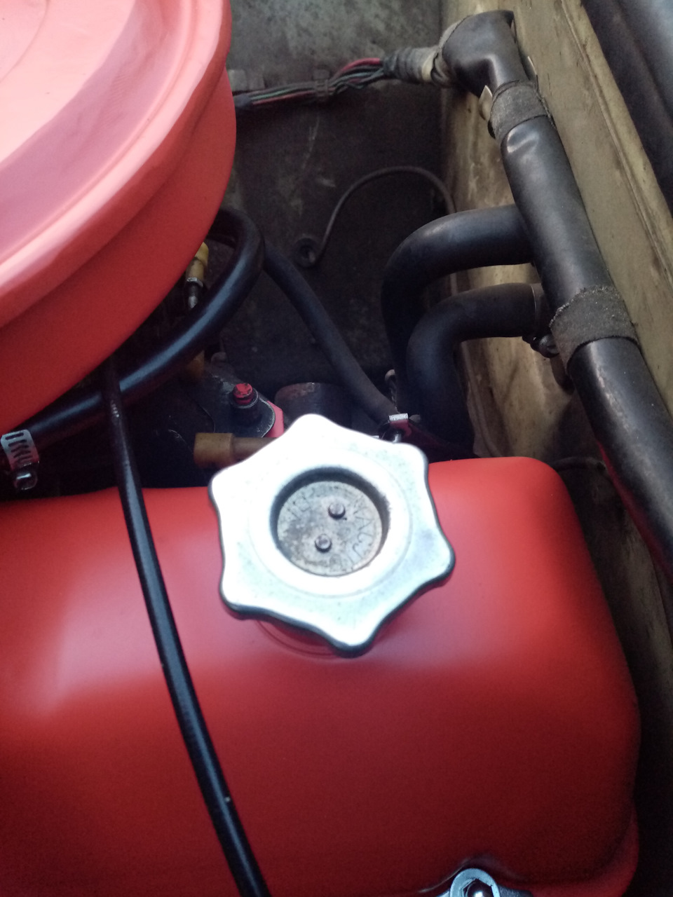 Отполировал пробку маслозаливной горловины — Lada 21011