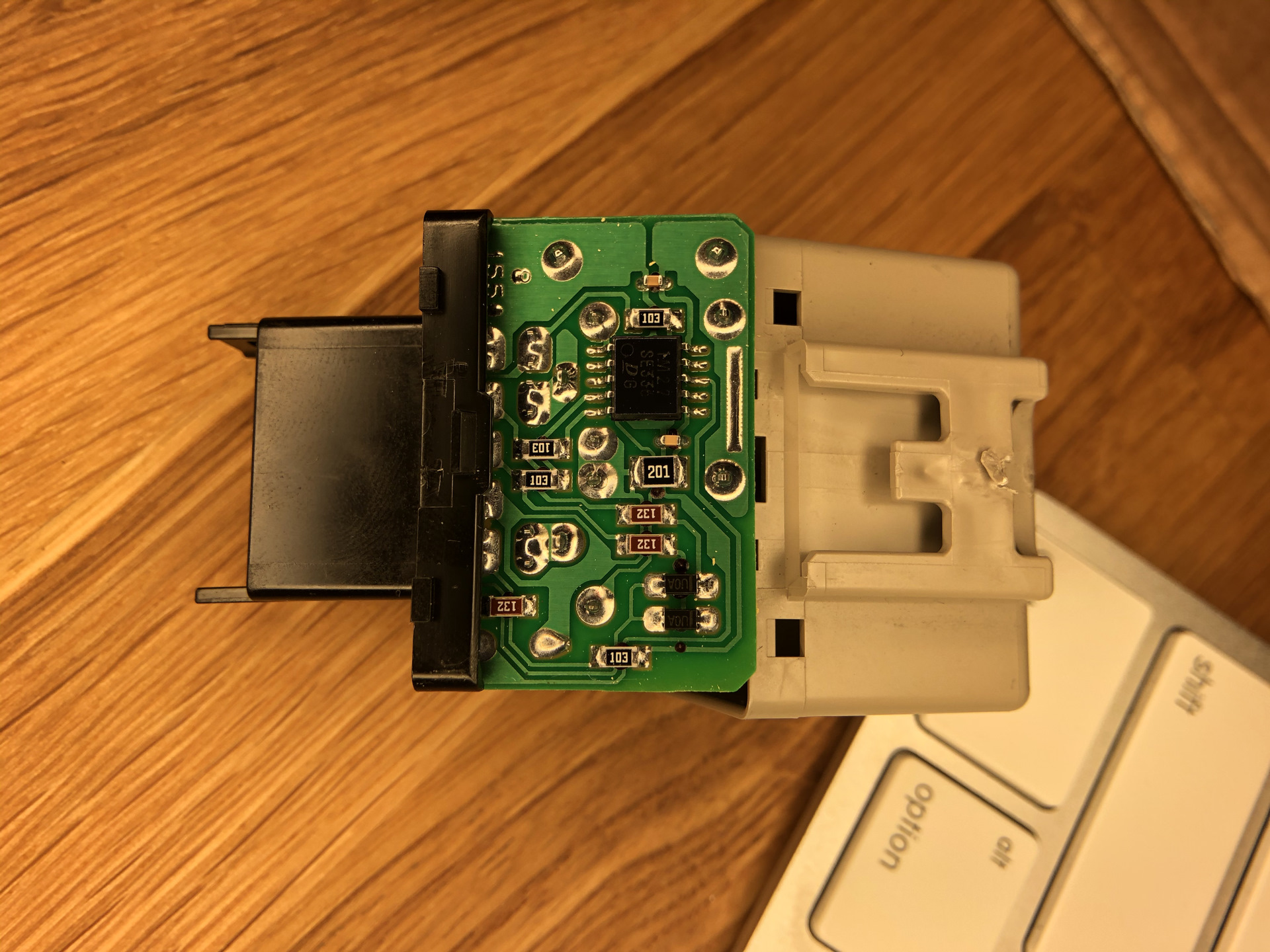 Постоянно горит поворотник. Реле поворотов приора. Мультитаймер на опель вектра. Постоянно горит поворотник. Как разбирать разъём поворотника mazda 323 bj.