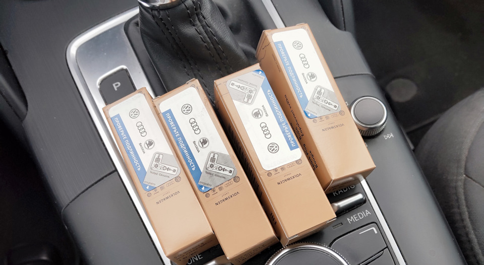 Замена свечей зажигания — Audi A3 Sportback (8VA), 1,4 л, 2013 года ...