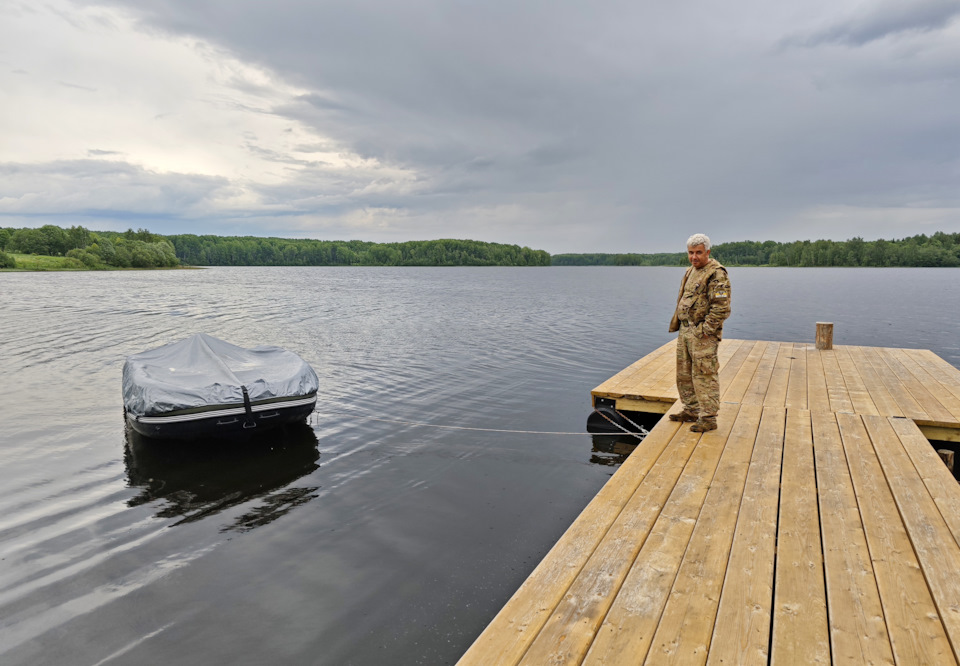 Дождь и ночь лодка пережидала под транспортировочным тентом — УАЗ 31519