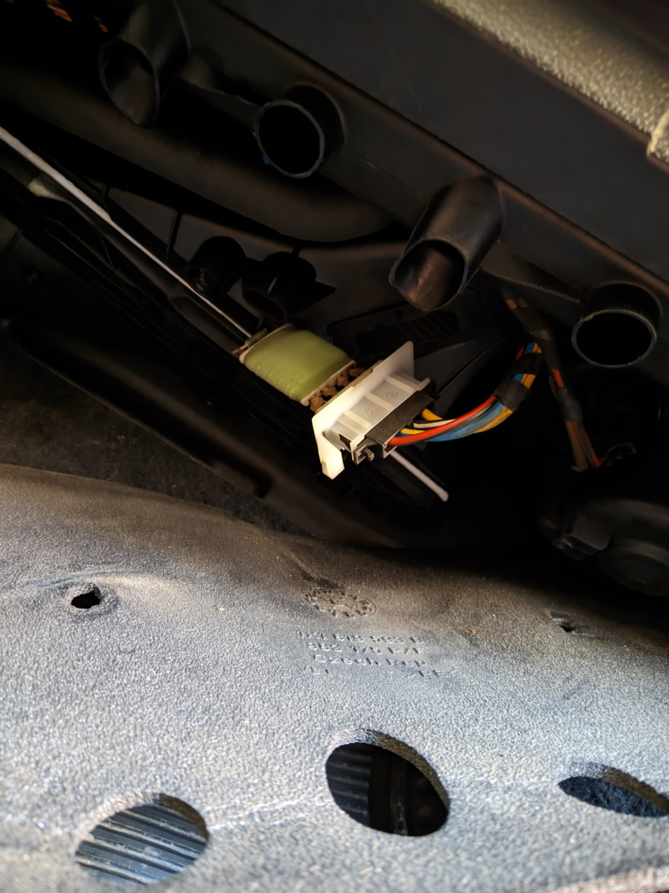 Замена термопредохранителя печки — Volkswagen Golf Mk5, 2,5 л, 2008 ...