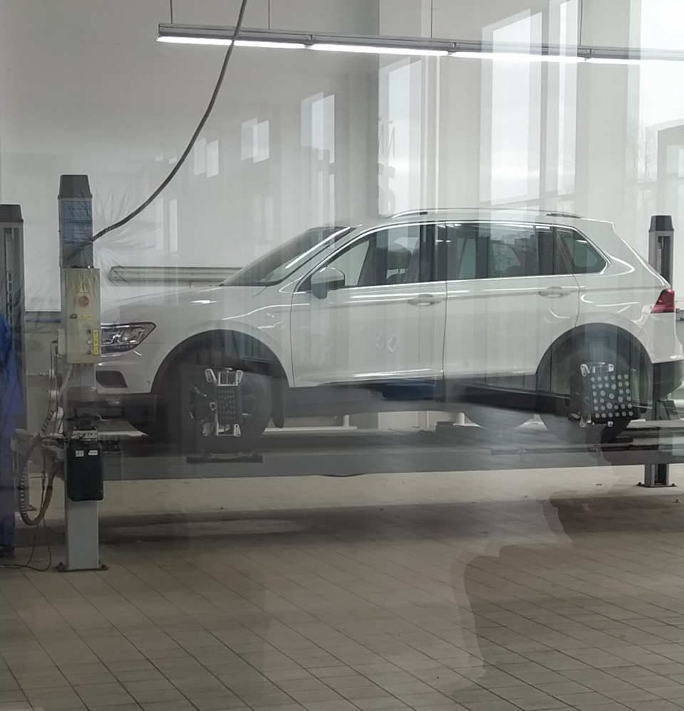 Смена колес и регулировка УУК — Volkswagen Tiguan (2G), 2 л, 2018 года ...
