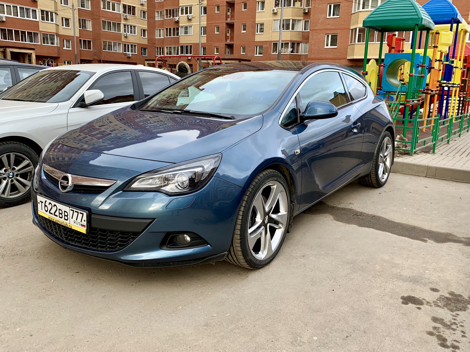 Отзывы опель. Opel Astra j GTC. Opel Astra j GTC 2013. Opel Astra GTC 1.6. Opel Astra h GTC 1.6.