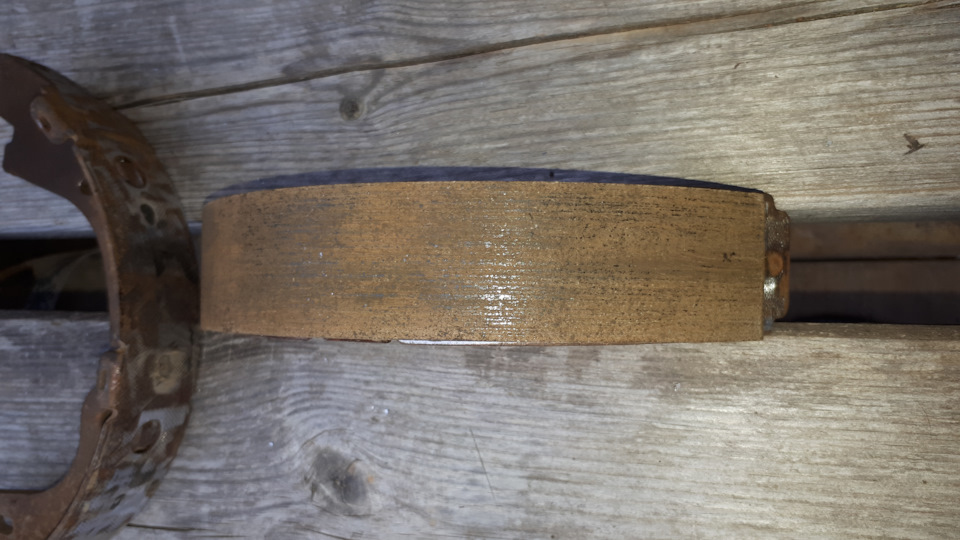 Замена накладок на колодках ручного тормоза. — Hyundai Grand Starex, 2 ...