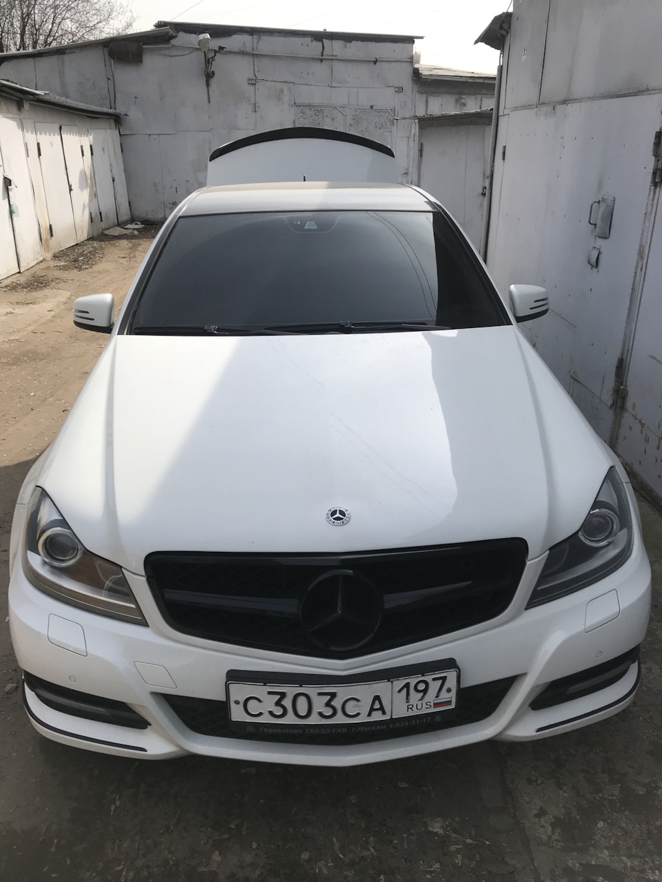 Чёрная эмблема или деньги на ветер — Mercedes-Benz C-class (W204), 1,8 л,  2011 года | стайлинг | DRIVE2