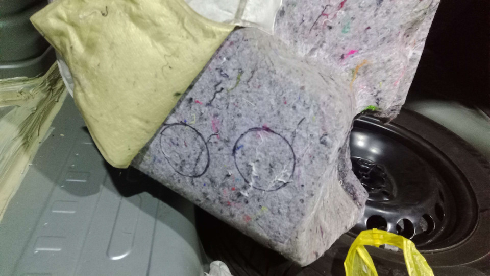 Отогнул памперс, наметил отверстия — Ravon R4