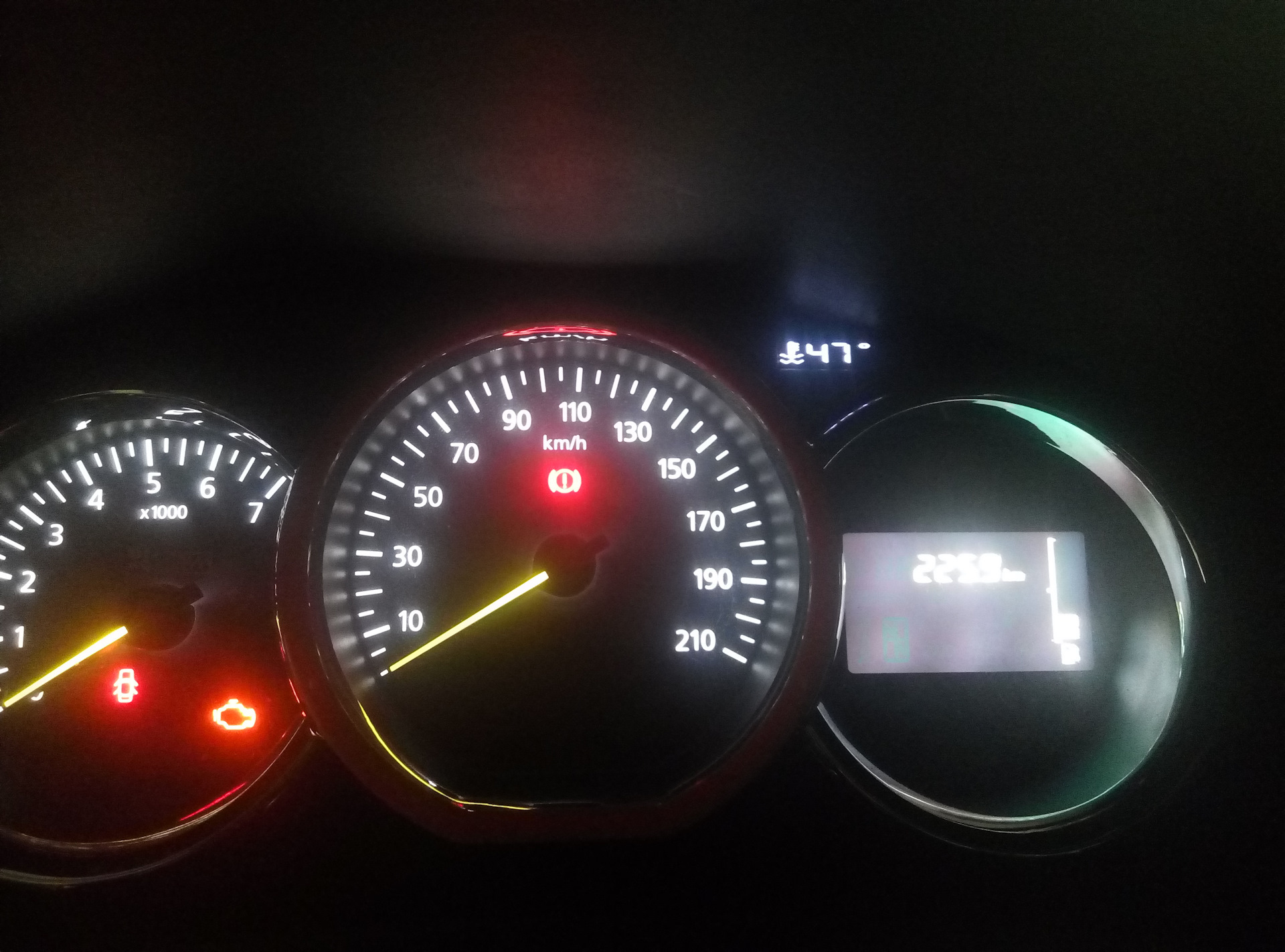 рено 1. указатель температуры двигателя рено сандеро 2. сандеро степвей 2 приборная панель. Sandero stepway 2 датчик температуры. сандеро степвей температура охлаждающей жидкости.