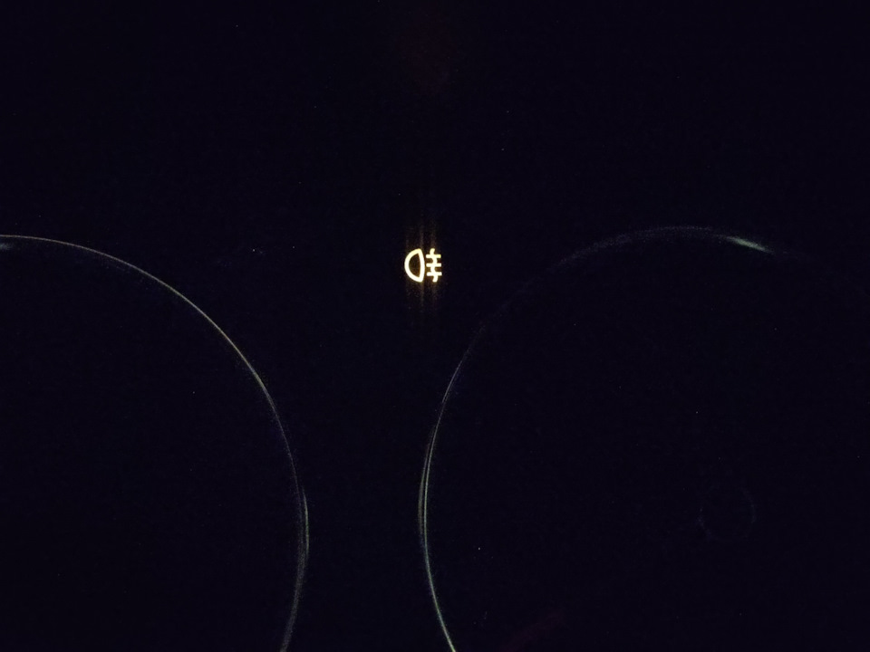 Где-то замыкание. Постоянно горит значок заднего птф в полнакала ...