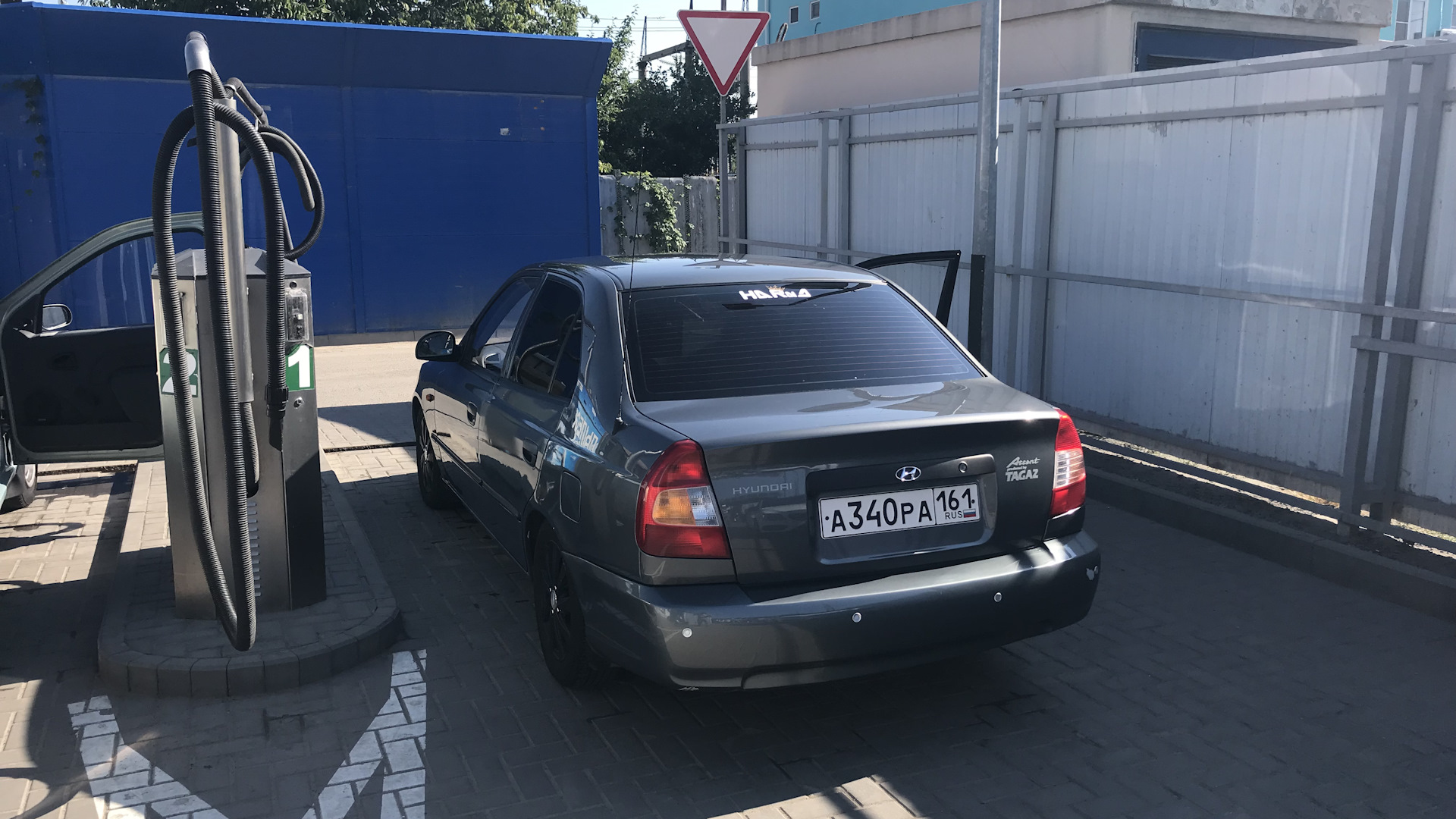 Hyundai Accent (2G) 1.5 бензиновый 2004 | Серый замок на DRIVE2