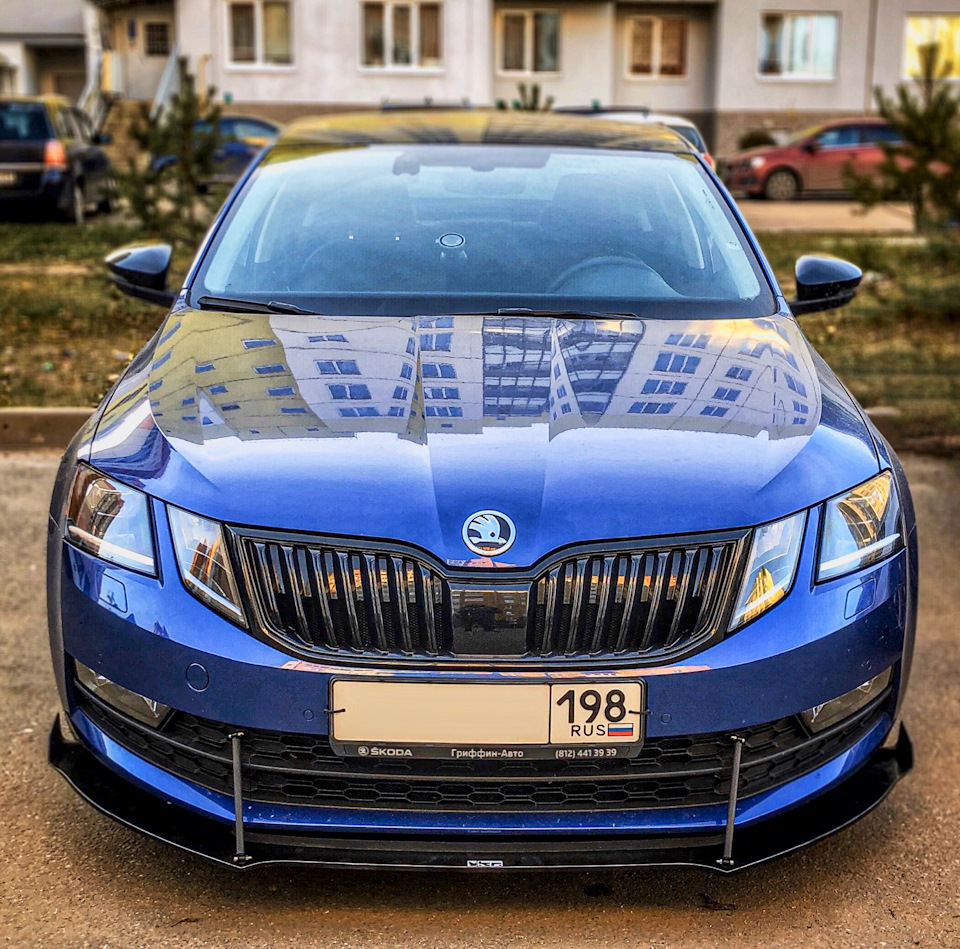 Skoda octavia обвесы. Skoda Octavia a7 FL. Skoda Octavia a7 синяя. Skoda Octavia a7 FL RS.