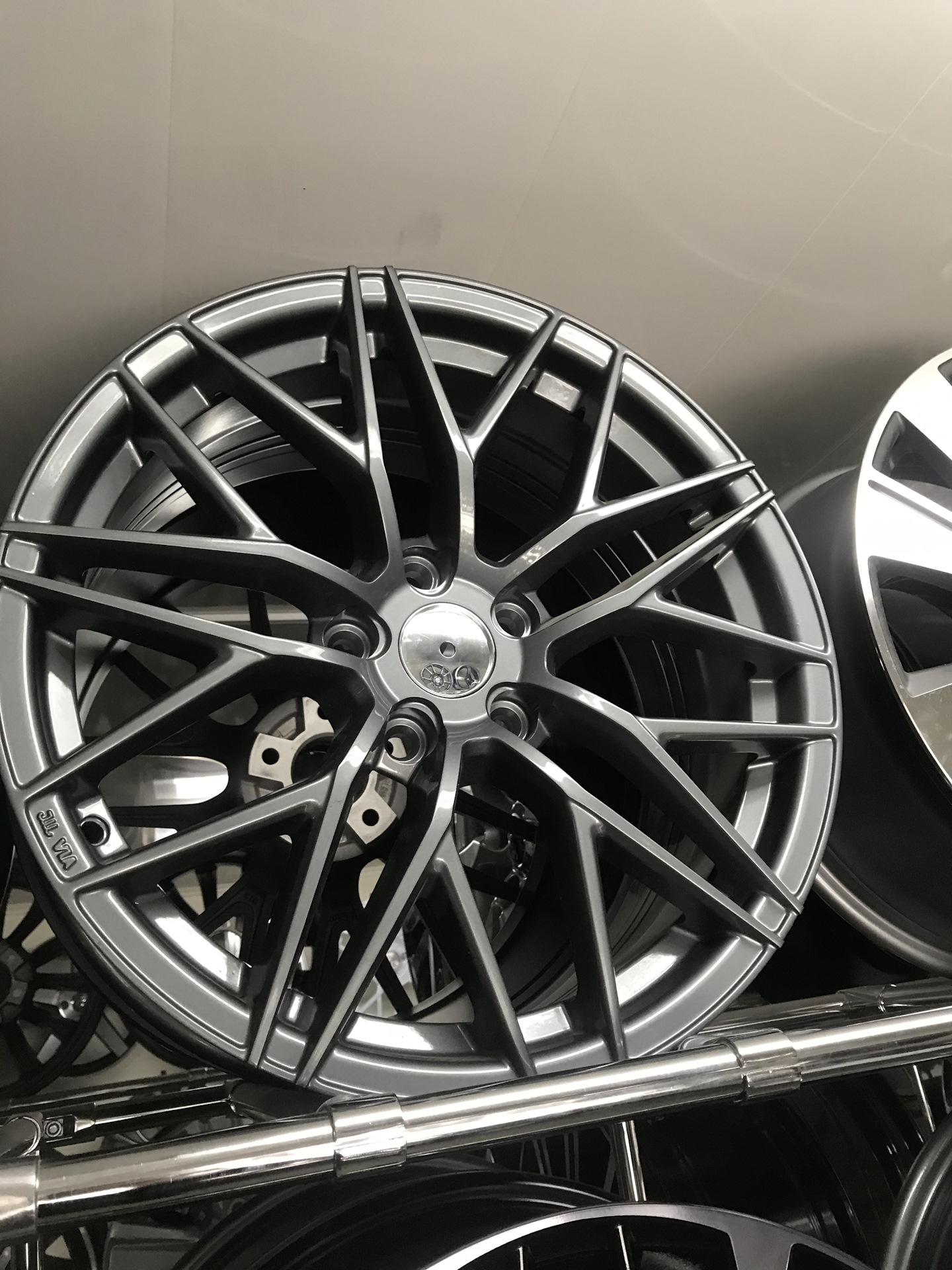 Дай диска. Bbs lm r17. Slik l-1842s. Диски vossen r20 5 108. Крутые диски на камри 70.