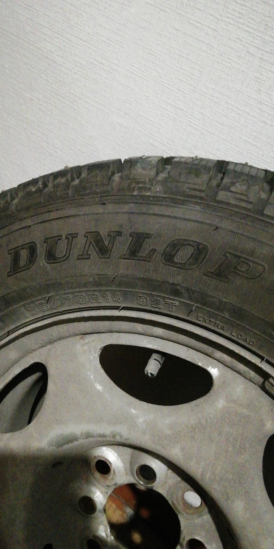 Резина DUNLOP 185/70 R14 92 SP WINTER ICE 02 и диски ноунейм НА R 14 —  Nissan AD (Y12), 1,5 л, 2007 года | шины | DRIVE2