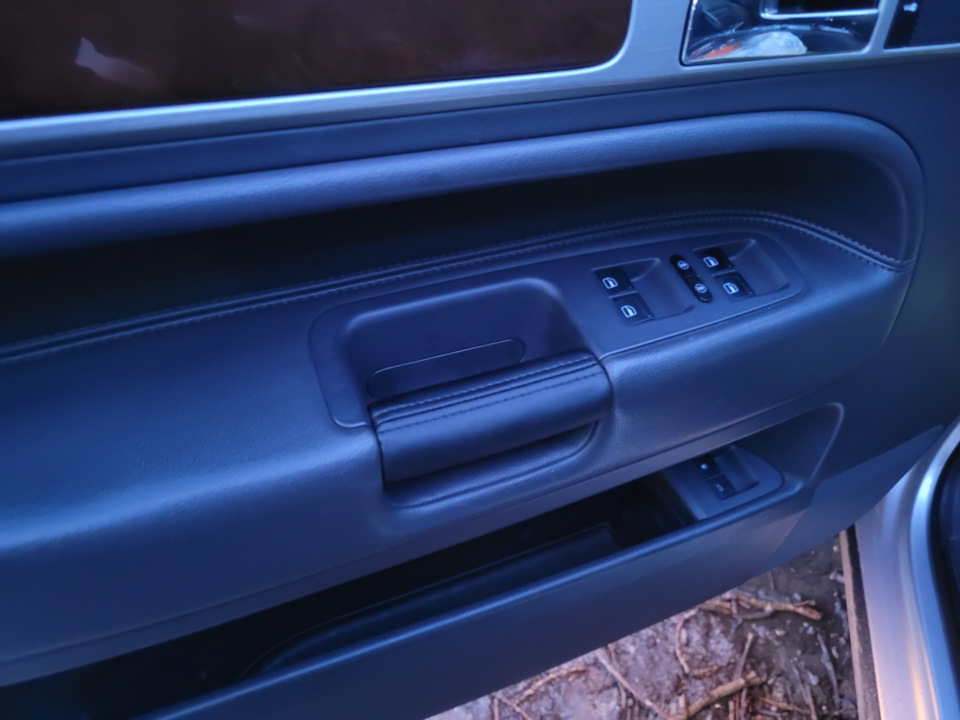 Замена внутренней ручки водительской двери — Volkswagen Touareg (1G), 3 ...