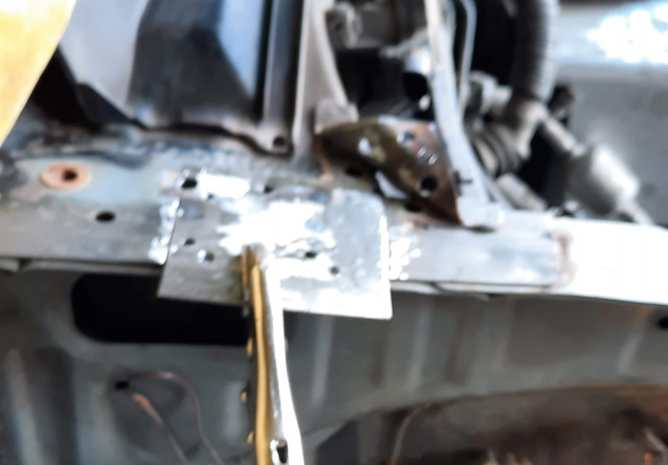 Приложил и зафиксировал, готово к сварке — Toyota Land Cruiser 100