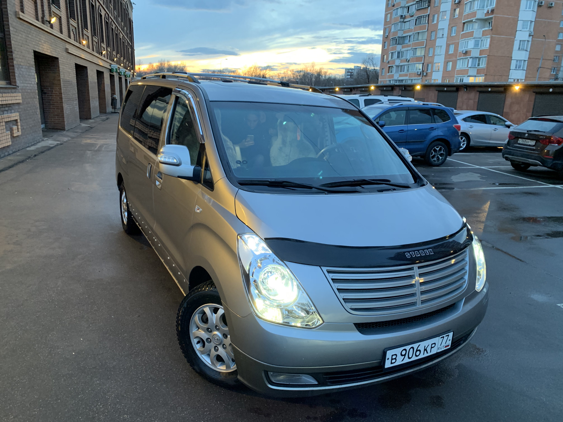 Hyundai grand starex 2012