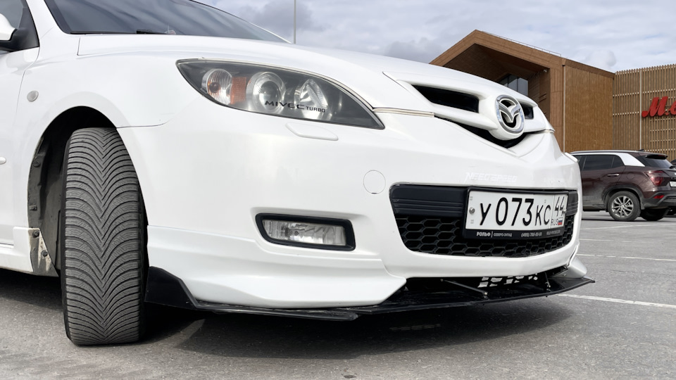 Красотка — Mazda 3 (1G) BK