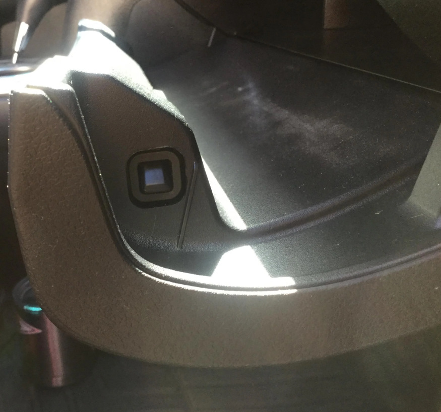 Не закрывается бардачок — Toyota Camry (XV50), 2 л, 2014 года | поломка ...