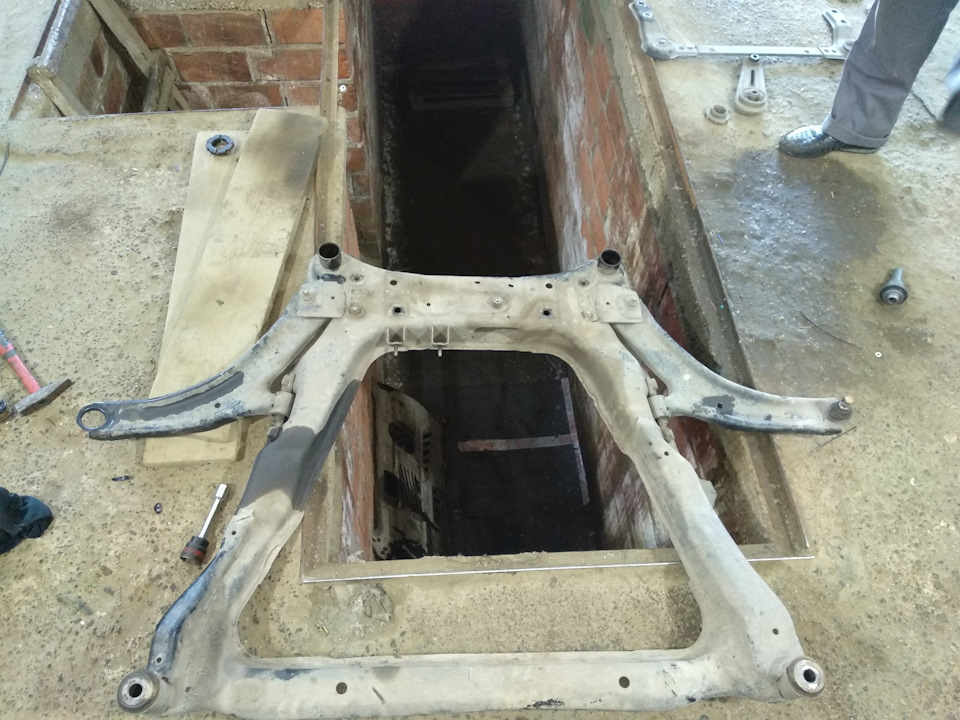 Сайлентблоки подрамника — Nissan X-Trail II (t31), 2,5 л, 2009 года ...