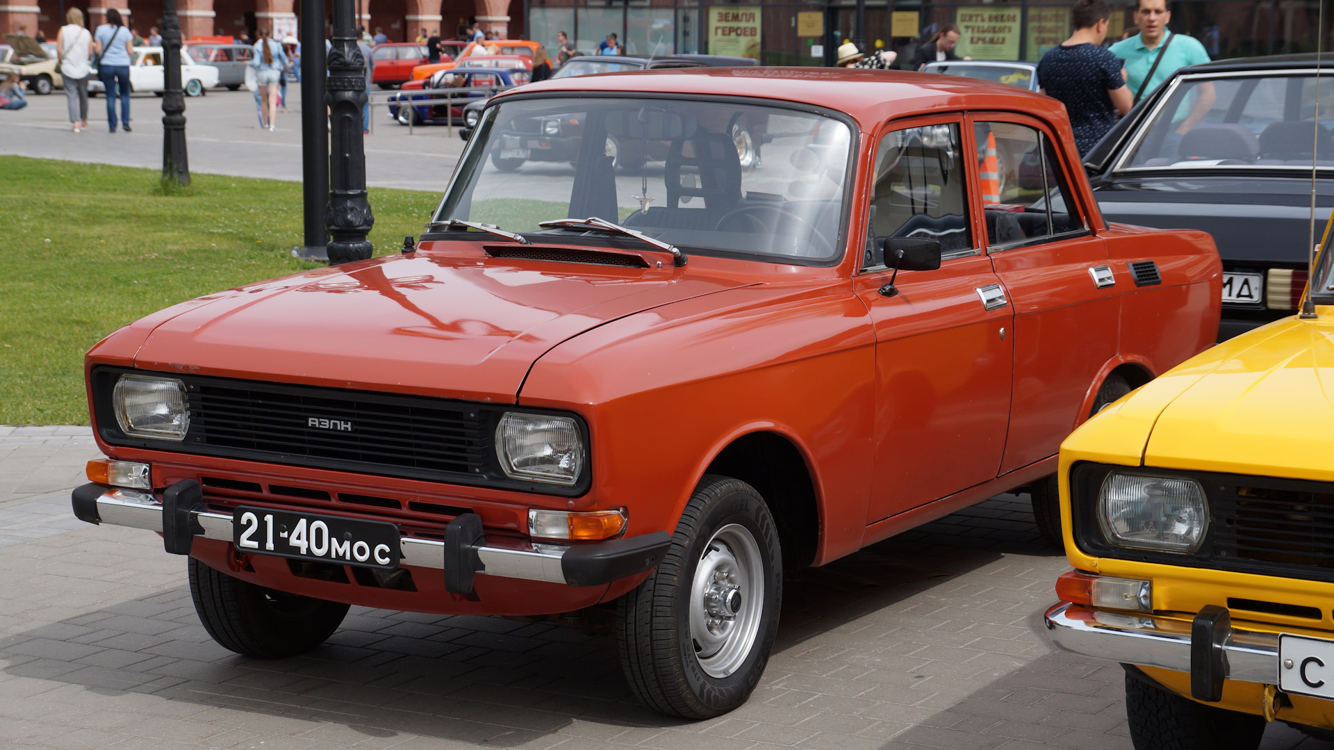 65 з. Москвич 240 Легенда.