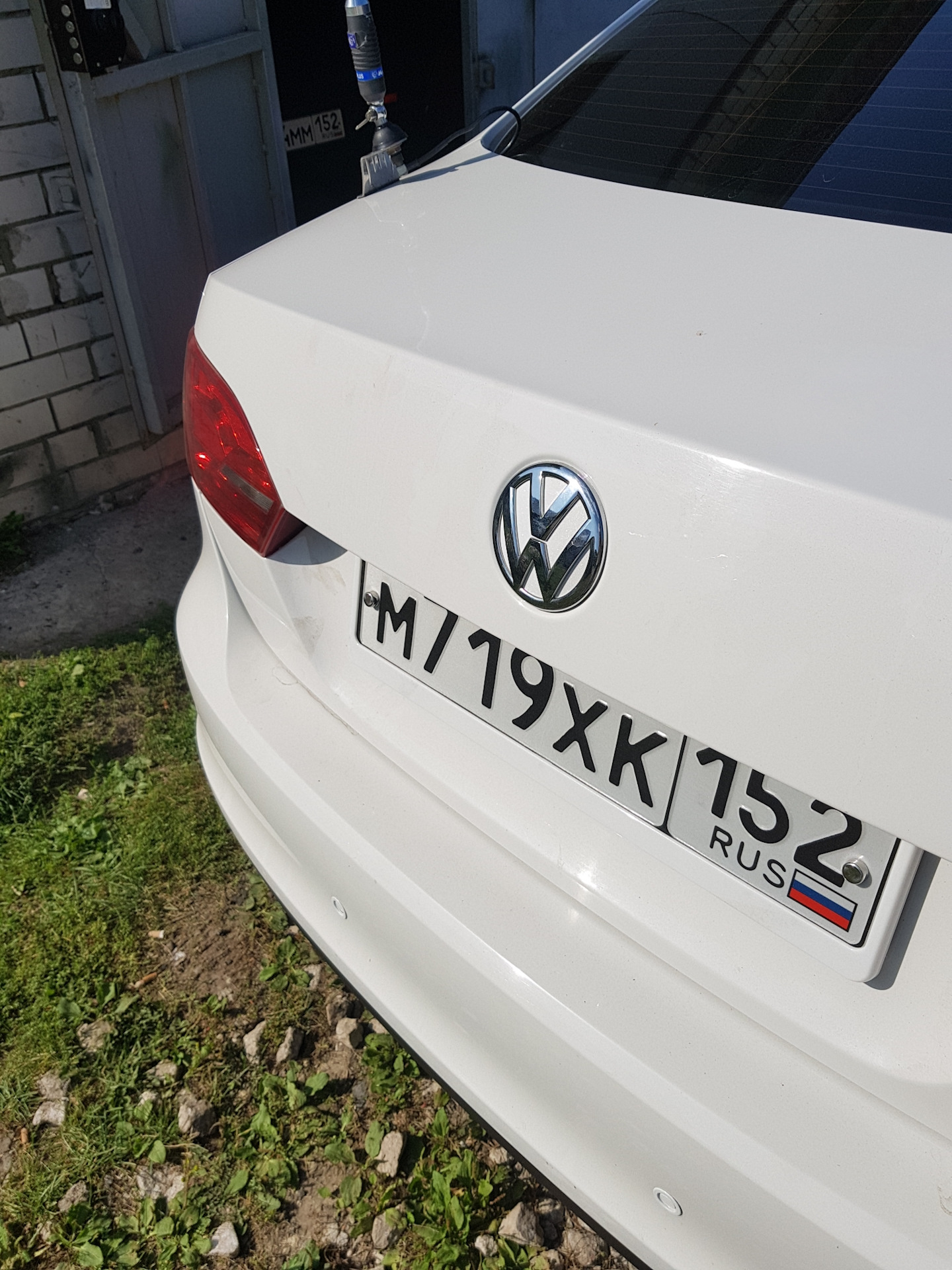Значек vw на белом фоне — Volkswagen Jetta VI, 1,6 л, 2013 года ...