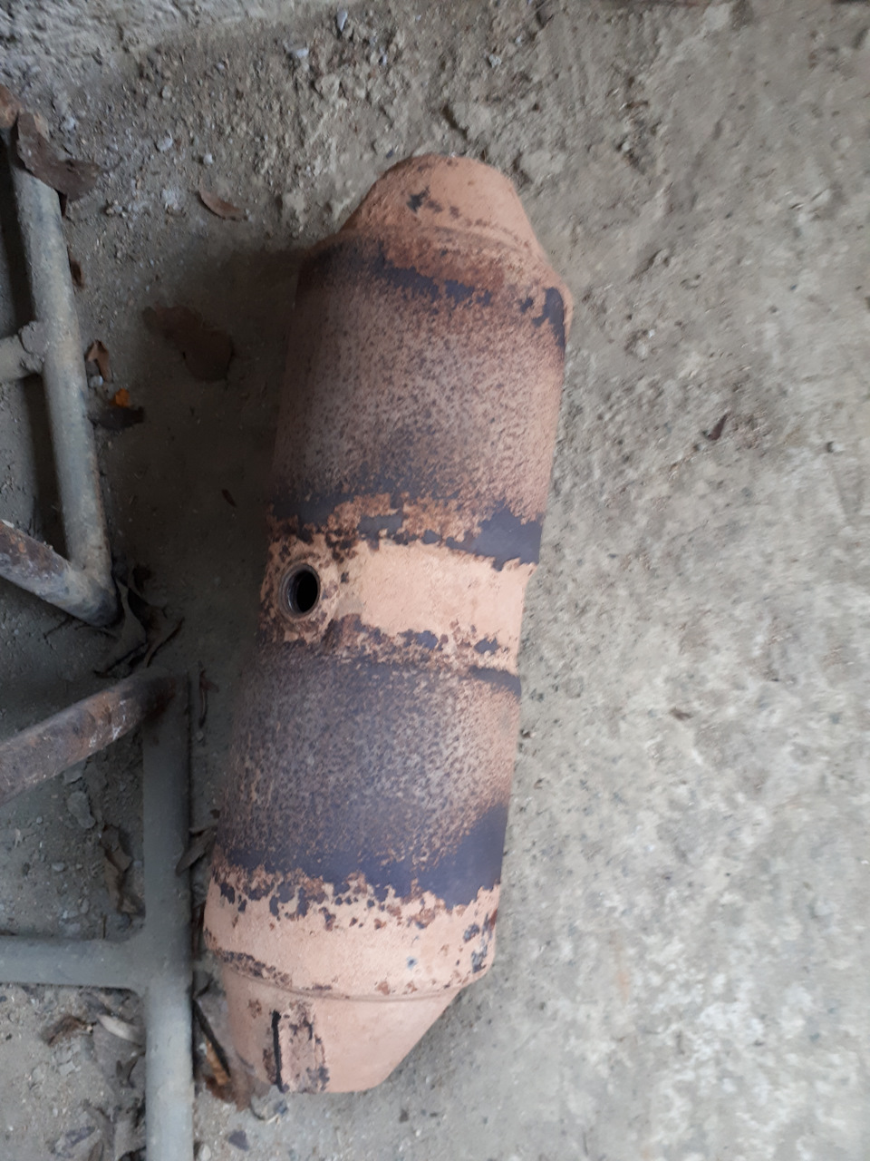 Старый катализатор, отрезан. — Honda Element