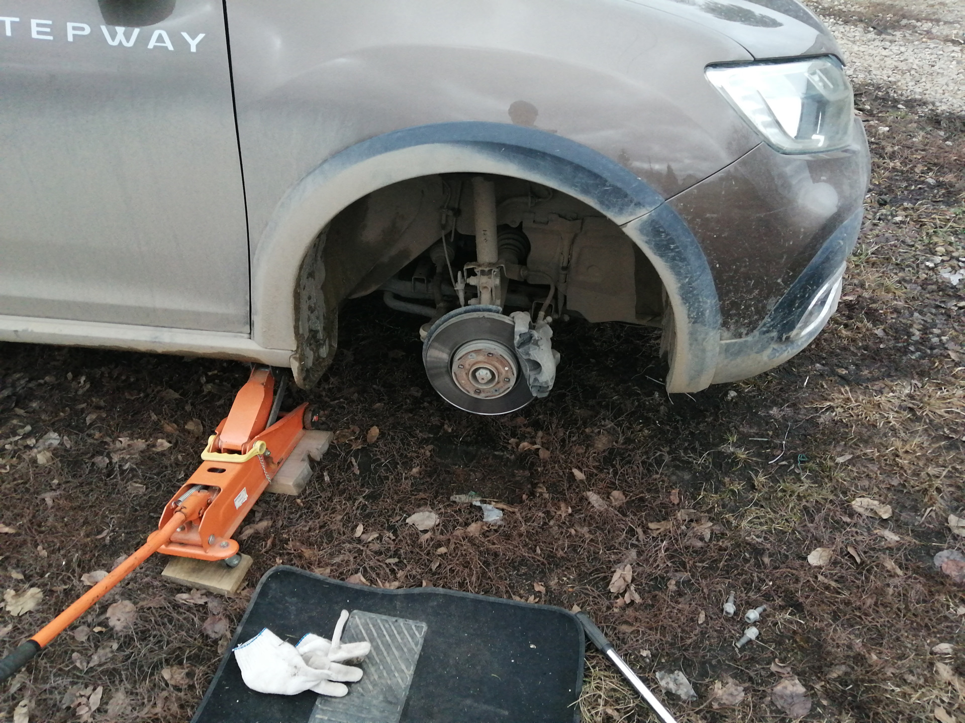 Устранение люфта в рулевой рейке — Renault Sandero Stepway (2G), 1,6 л ...