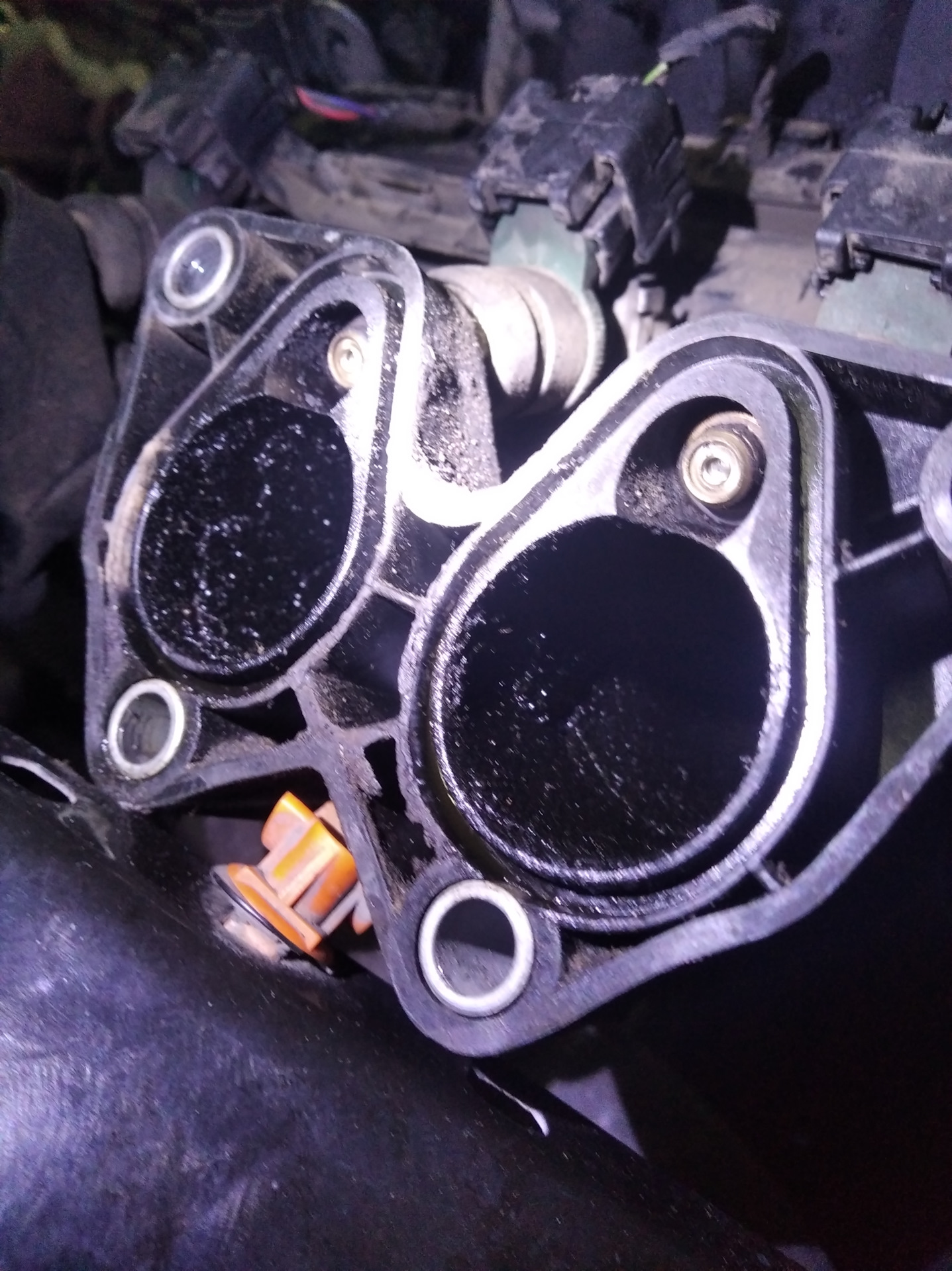 Замена прокладок впускного коллектора, свечей — Skoda Octavia A4 Mk1, 1 ...