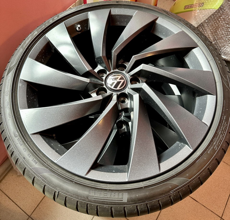 Шины летние Pirelli 245/35 R20, литые диски Borbet 8Jx20 ET40 5x112 на  Volkswagen Arteon. Б/у | 189 000 ₽ в городе Ростов-на-Дону | DRIVE2