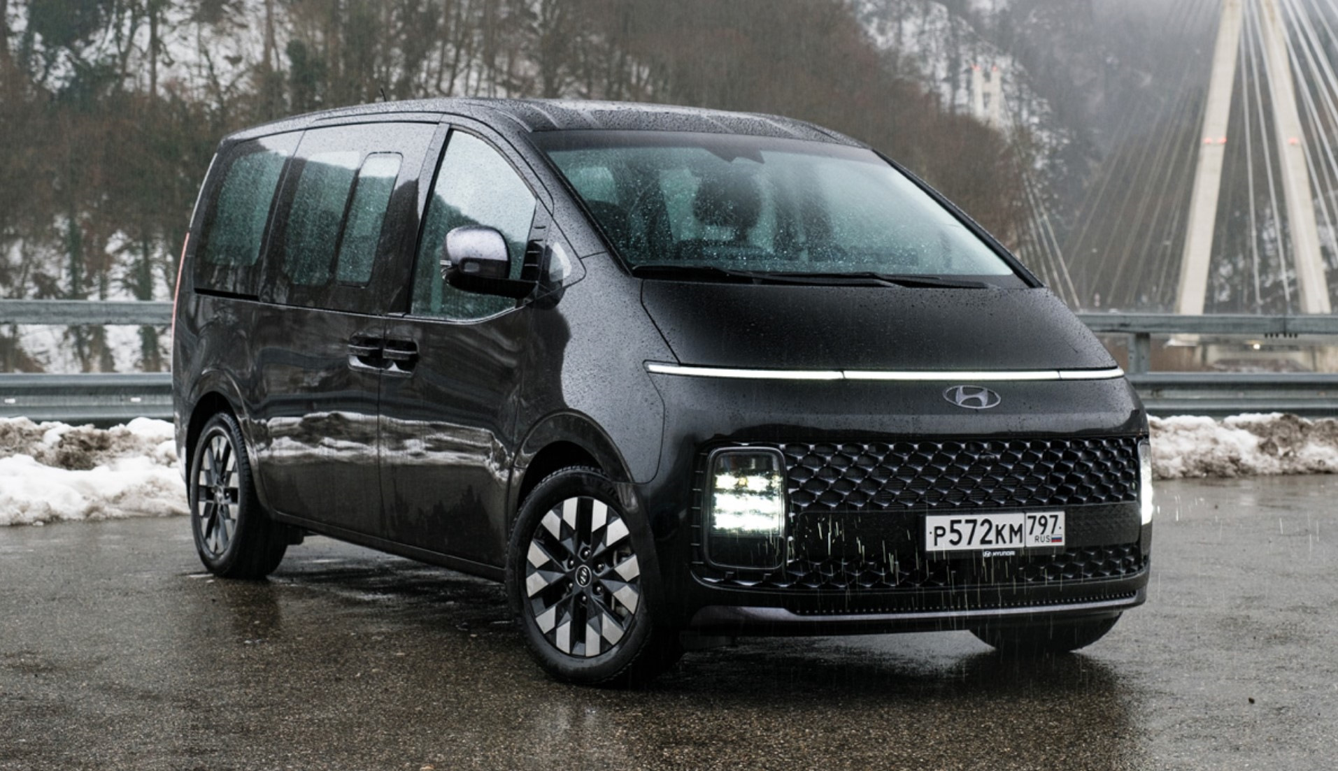 РњРёРЅРёРІСЌРЅ Hyundai Staria 2022