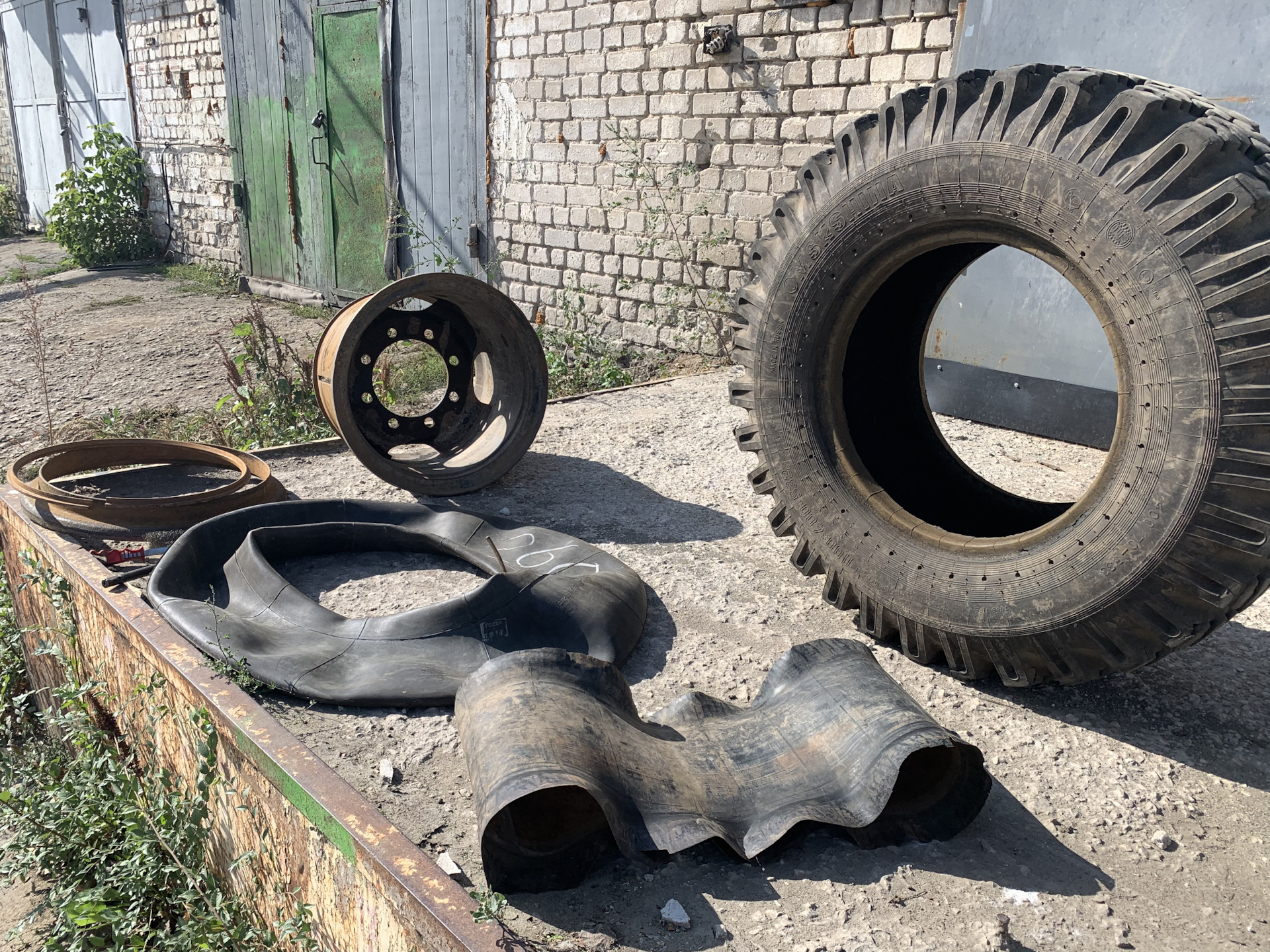 Ep 06. 🛞 Разбортовка колеса. ⚖️ Муки выбора резины. — IFA W50, 6,5 л ...