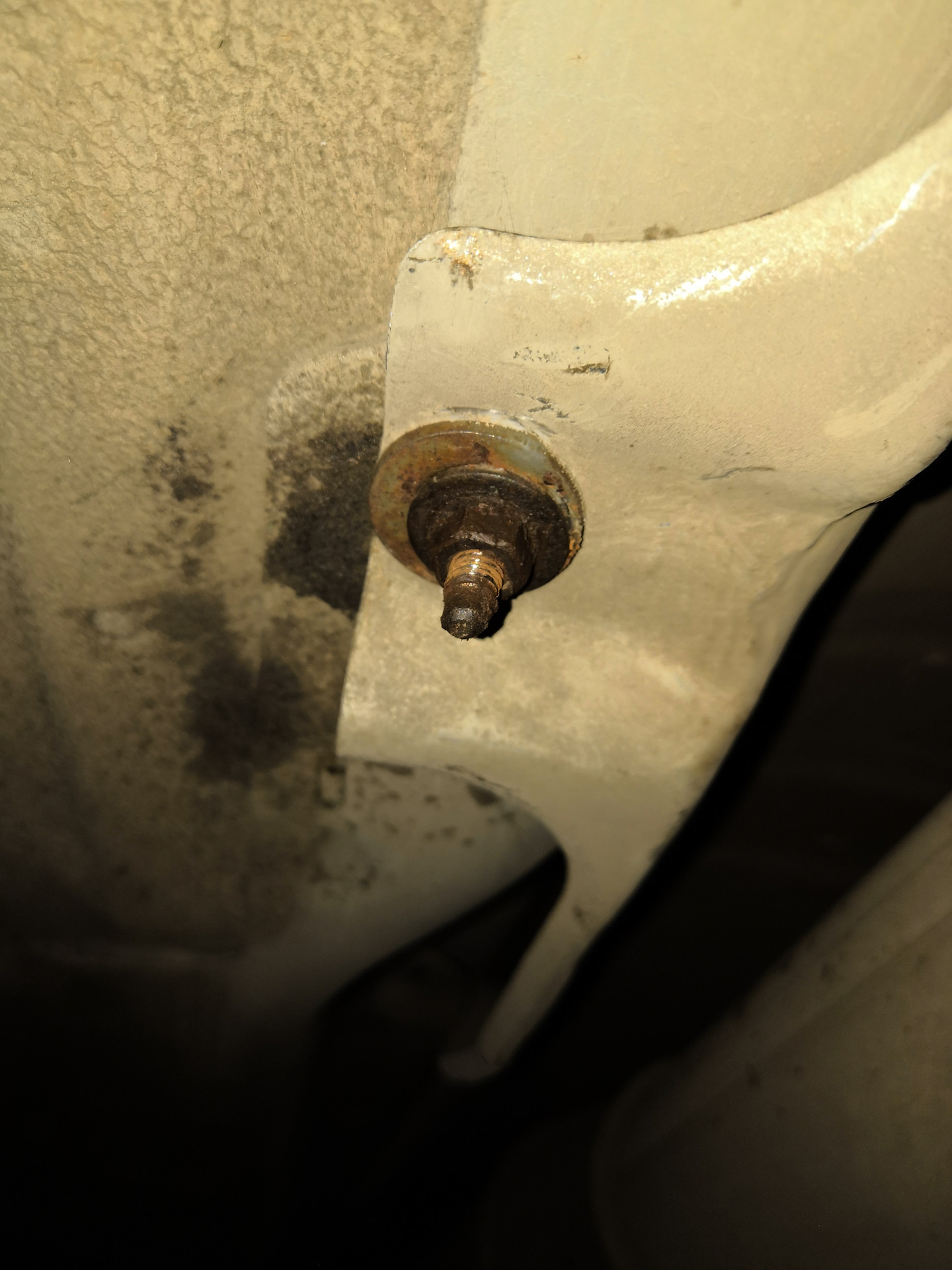 Отлетела термозащита над глушителем — Nissan Almera II (N16), 1,8 л ...