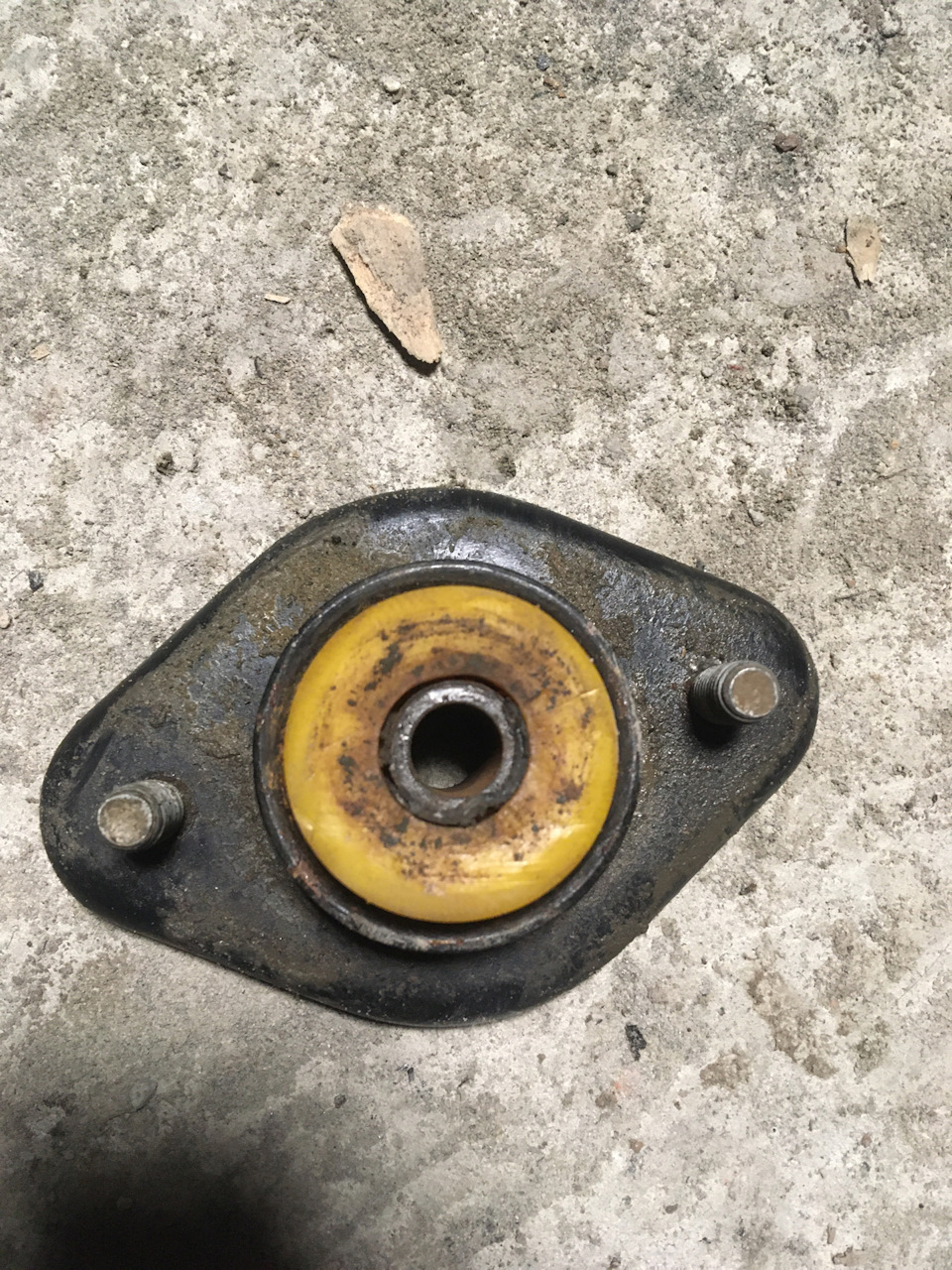 Замена опор заднего Амортизатора BMW е46 — BMW 3 series (E46), 1,9 л ...