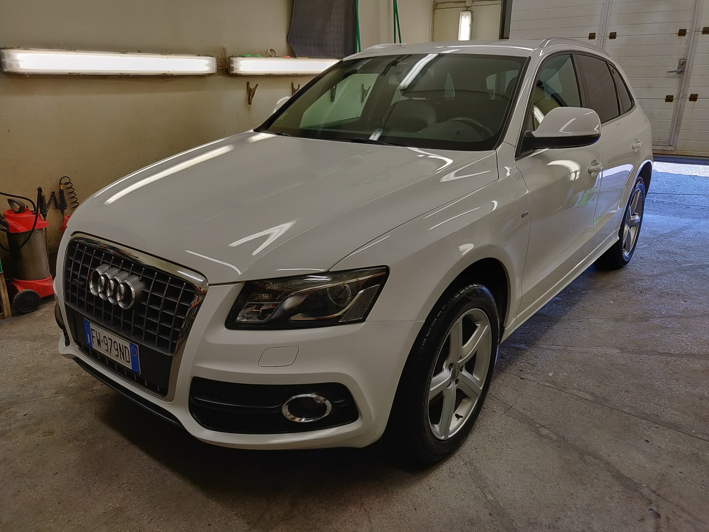 Audi q5 White