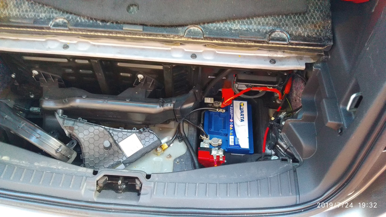 Zamenil Akum 12v Ford C Max Energi 2 0 L 13 Goda Na Drive2