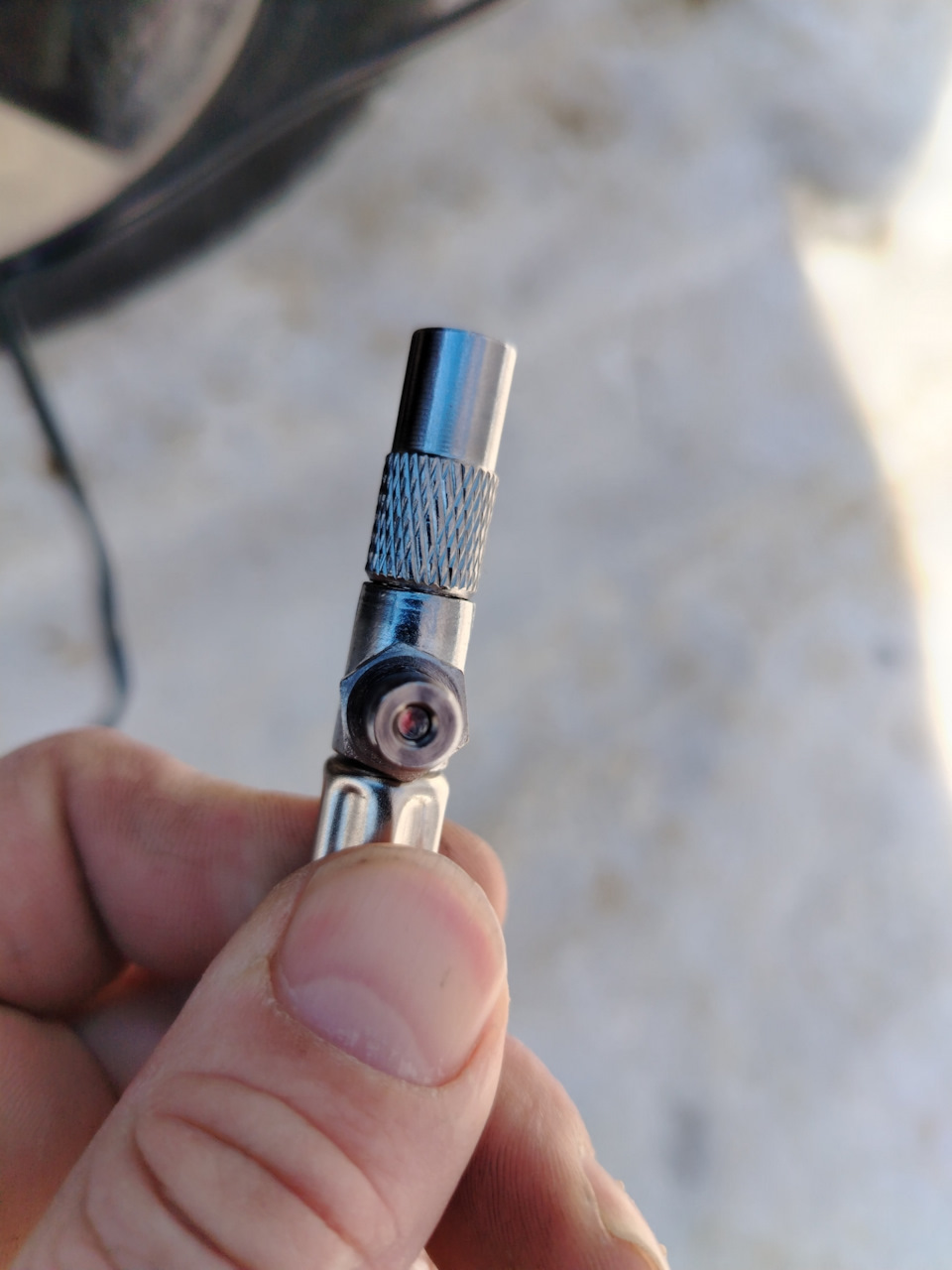 Спусковой клапан, в случае перекачки можно с лёгкостью сбавить давление — Lada Granta