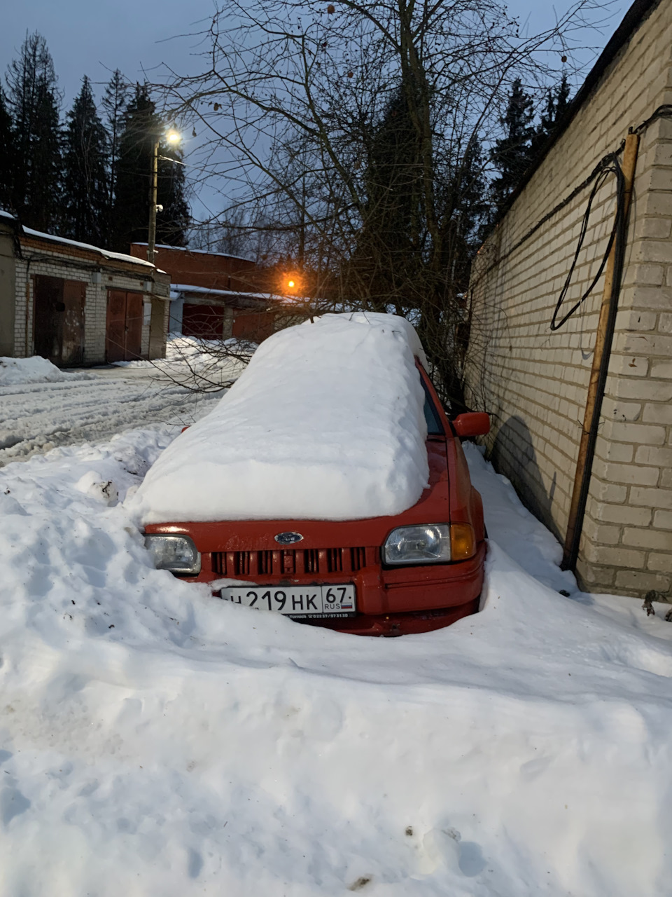 Девочка ждёт весну — Ford Escort Mk4, 1,6 л, 1988 года | просто так | DRIVE2