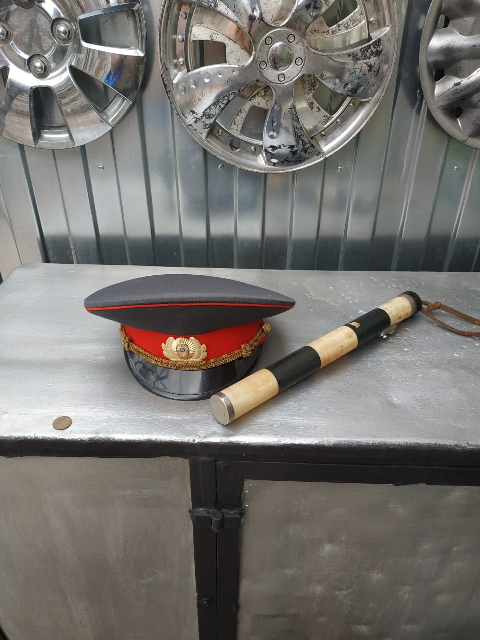 жезл гаишника. жезл гаи ссср. жезл регулировщика. фуражка и жезл гибдд. рамка пдд из жезлов.