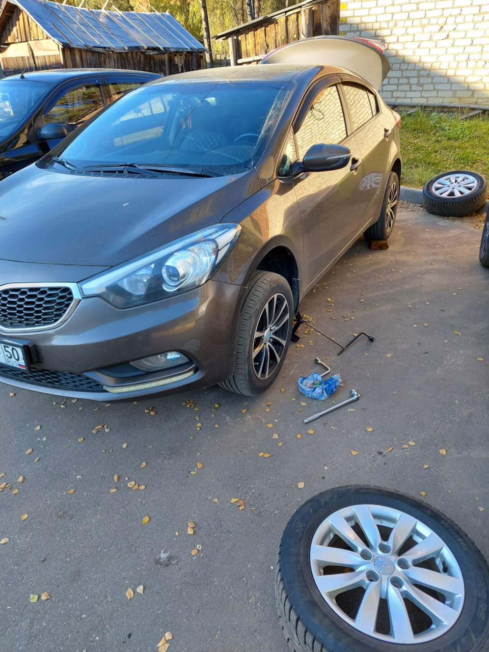 Смена колес и замена салонного фильтра — KIA Cerato (3G), 1,6 л, 2013 ...