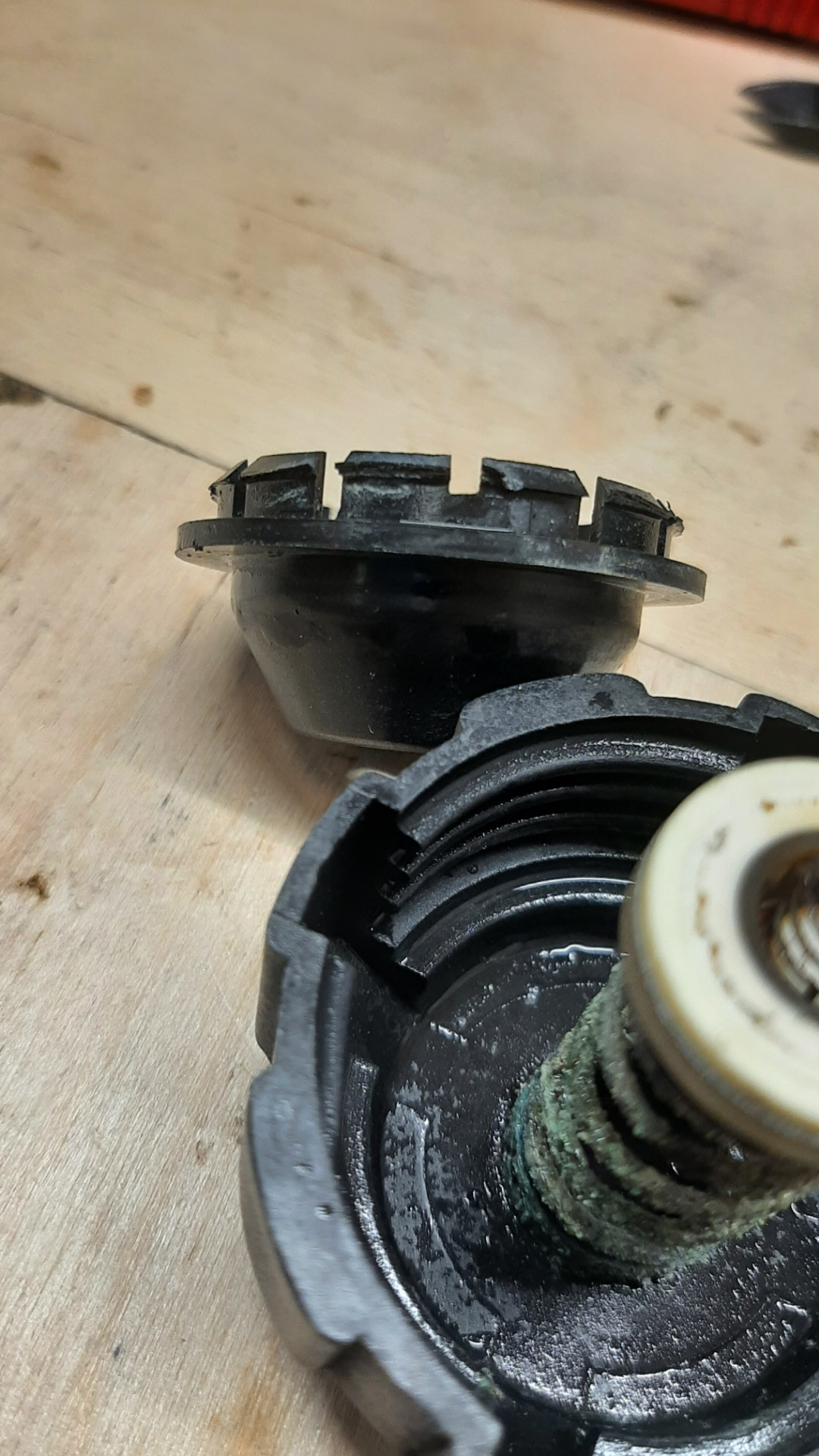 Пробка расширительного бачка 2108-1311065-01 — Lada 11113 Ока, 0,7 л ...